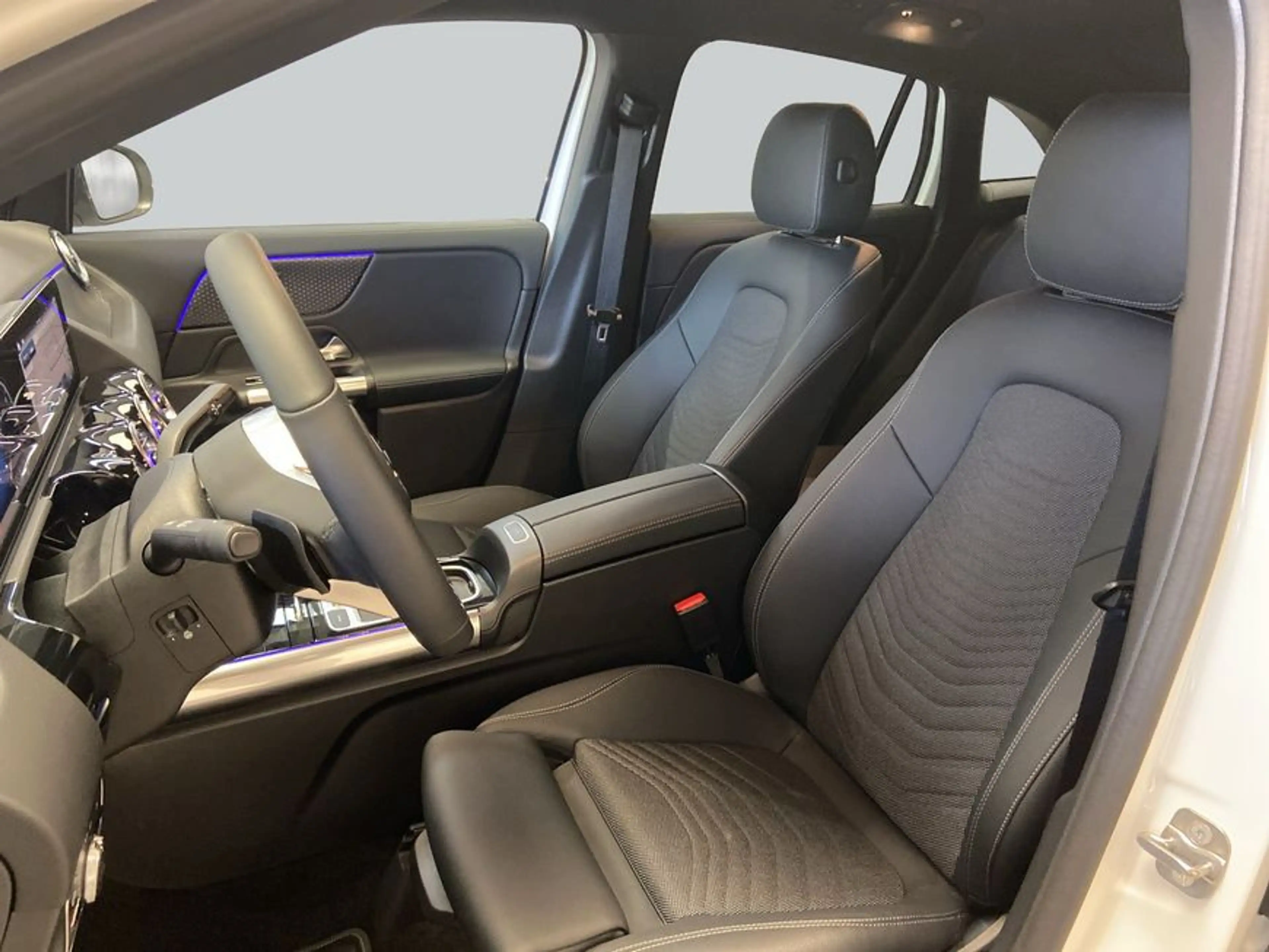 Mercedes-Benz GLA 200 GLA — photo 11