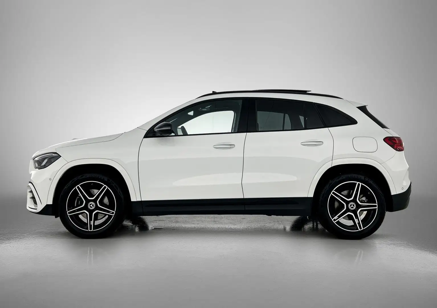 Mercedes-Benz GLA 250 GLA 250e Automaat AMG Line | Premium Plus Pakket | Blanc - 2