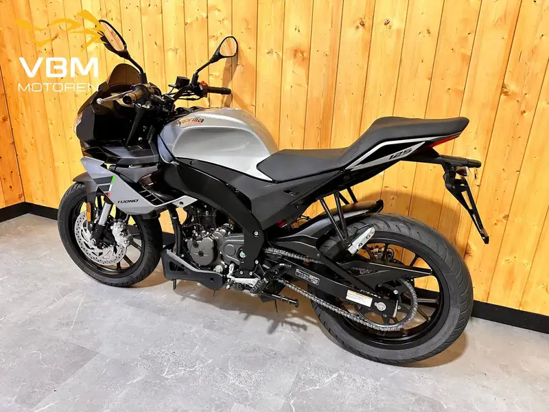 Aprilia Tuono - foto 6