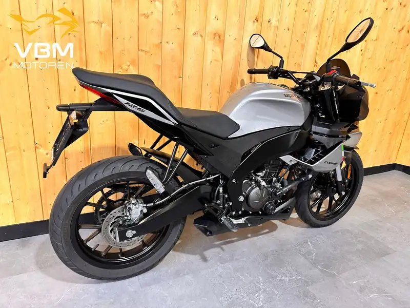 Aprilia Tuono - foto 3
