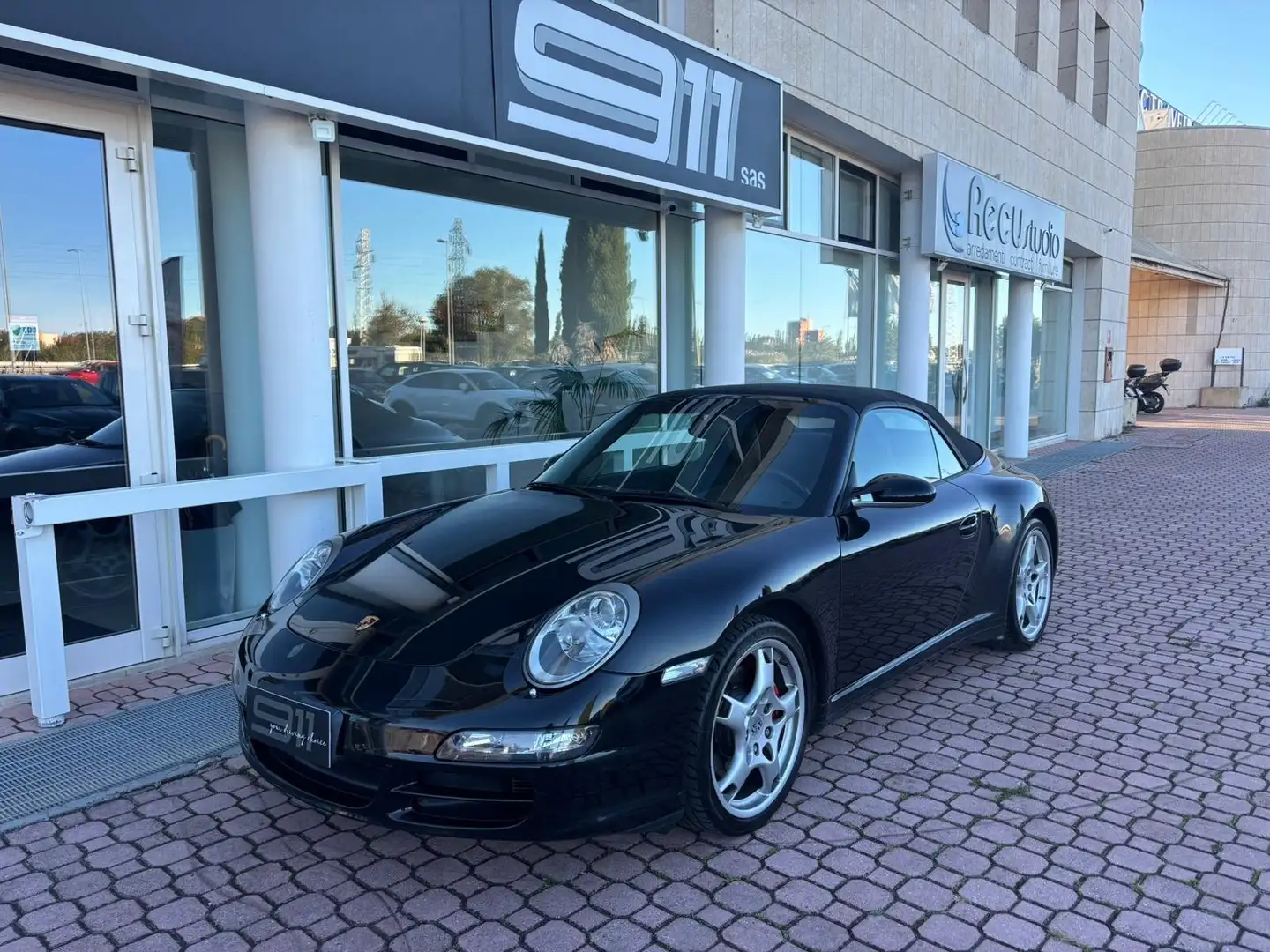 Porsche 911 911 Cabrio 3.8 Carrera 4S Schwarz - 1