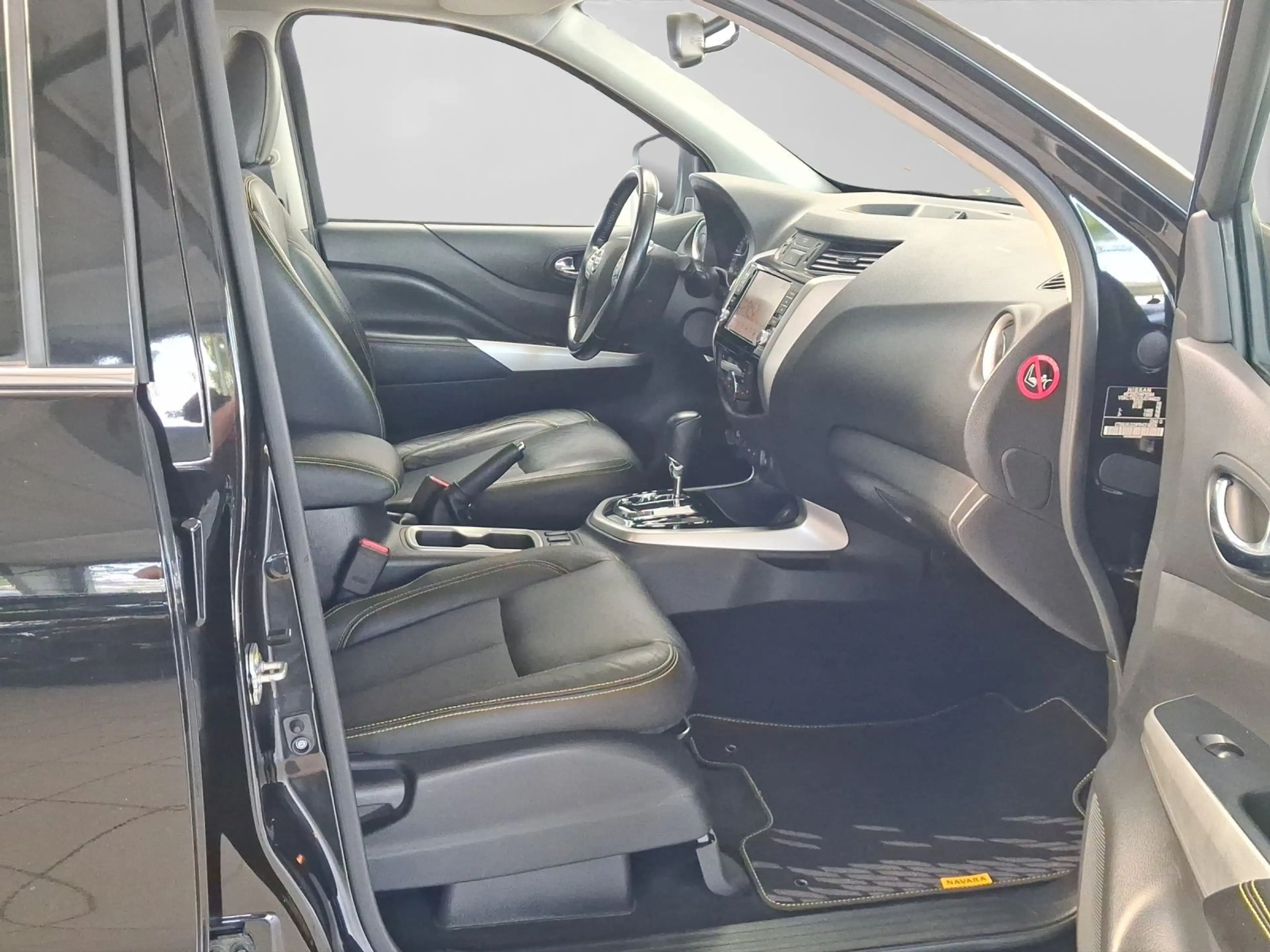 Nissan Navara NP300 2.3 dCi 4x4 N-GUARD LEDER LM18 AHK — photo 4