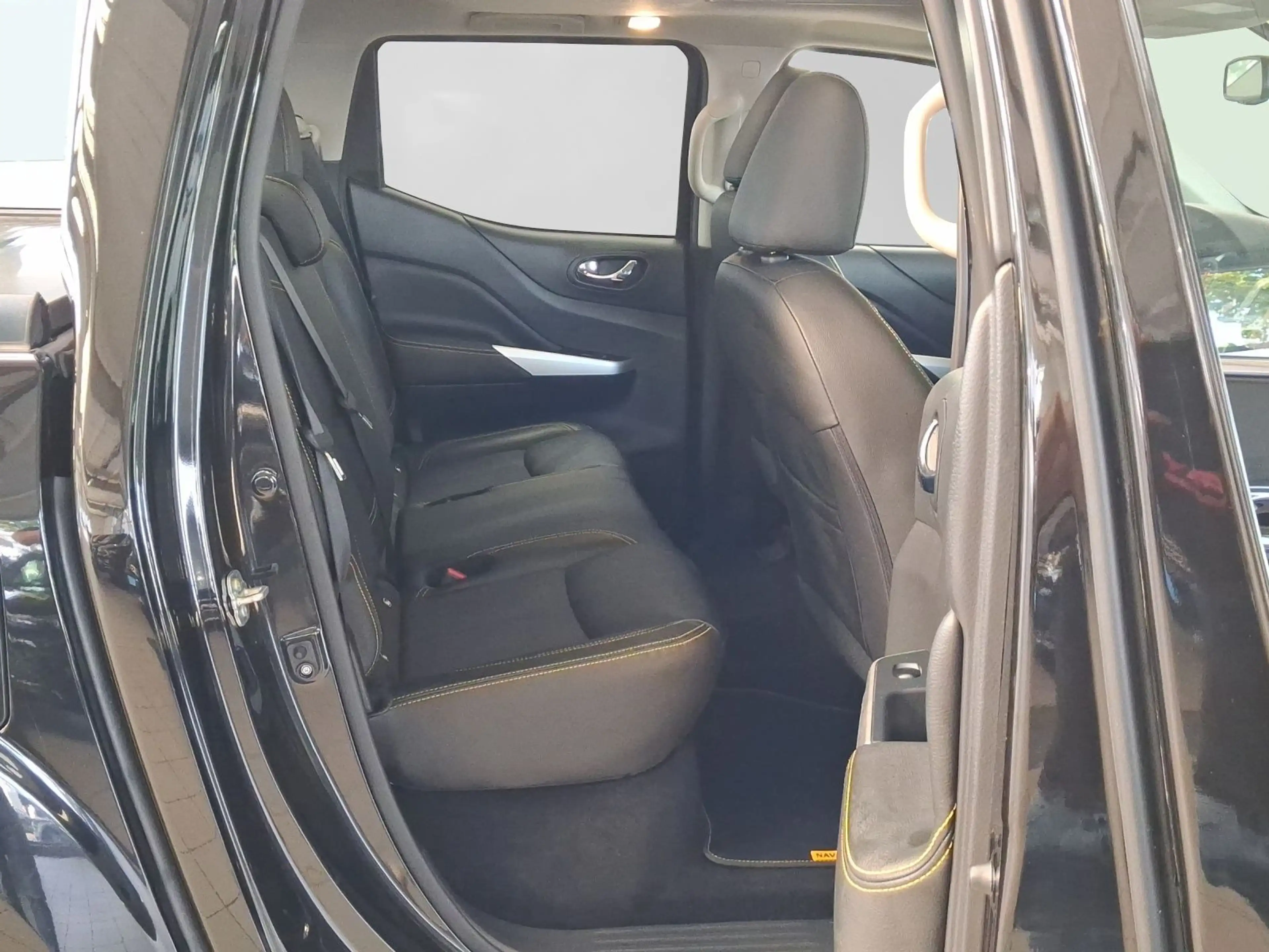 Nissan Navara NP300 2.3 dCi 4x4 N-GUARD LEDER LM18 AHK — photo 6