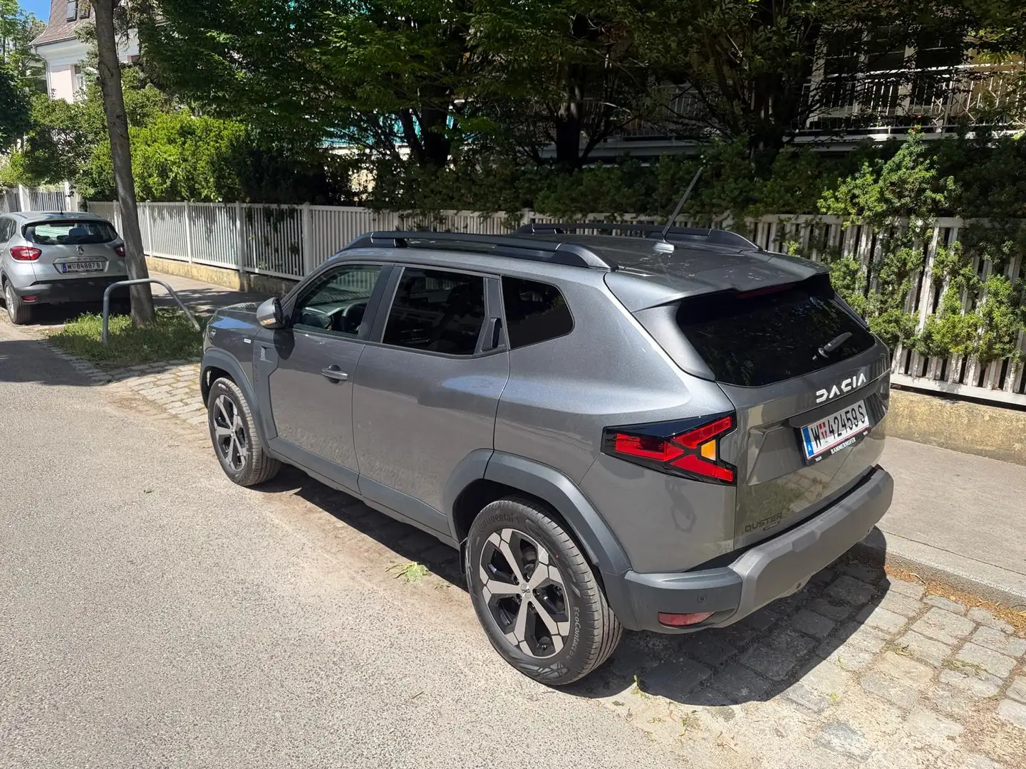 Dacia Duster Dacia Duster Journey Hybrid 155 (MY26) Grau - 1
