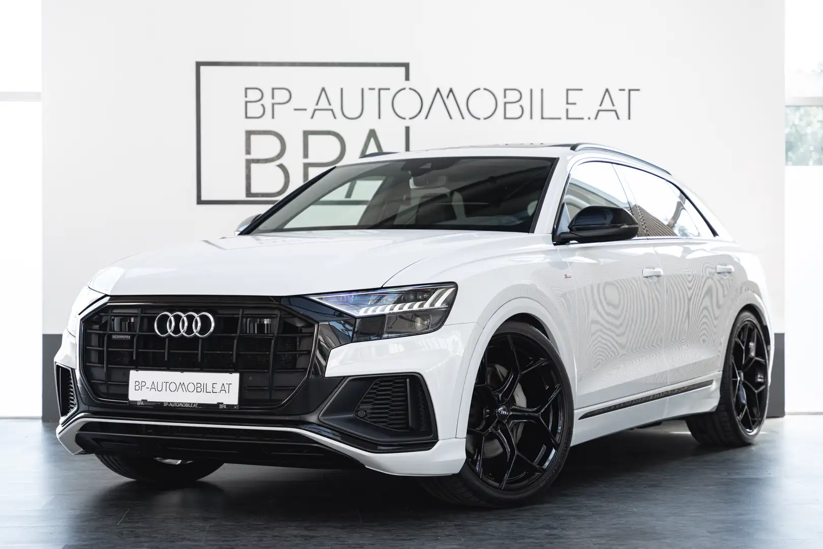 Audi Q8 50 TDI quattro // MEGA OPTIK // Wit - 1