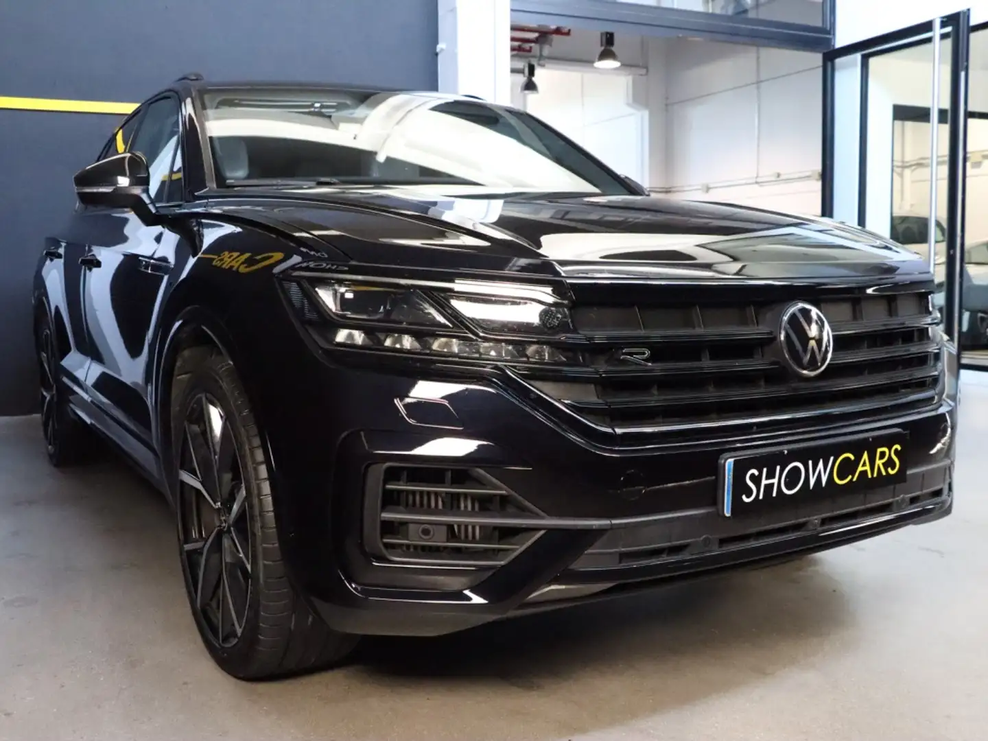 Volkswagen Touareg 3.0TSI V6 R 4Motion Tiptronic Zwart - 2