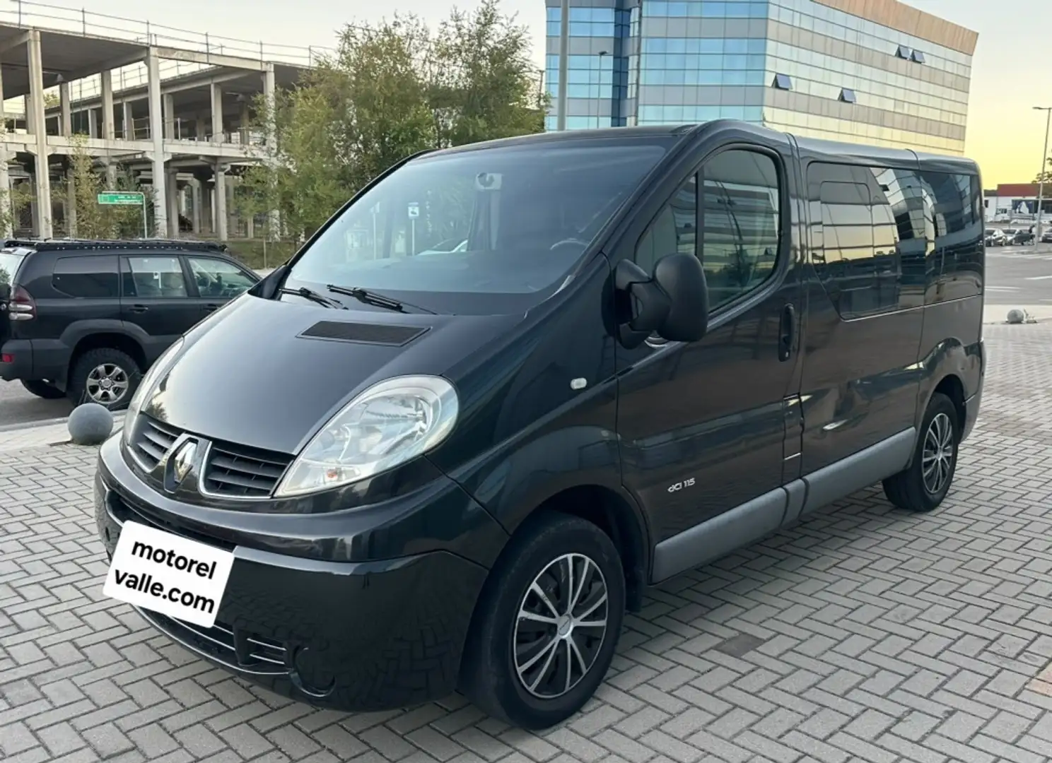 Renault Trafic 2.0dCi Combi9 29 CN 115 Negro - 1