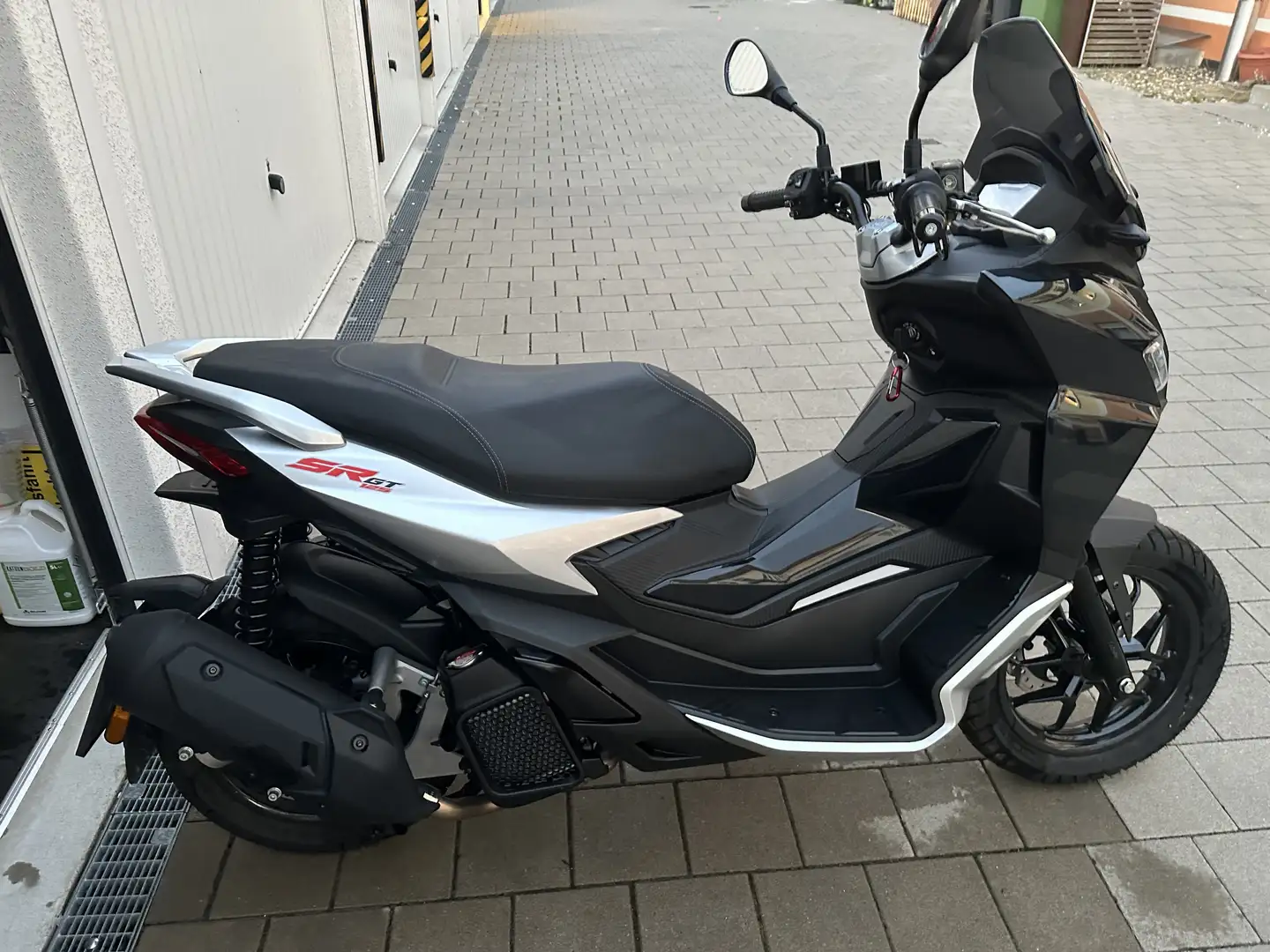 Aprilia SR GT 125 - 2