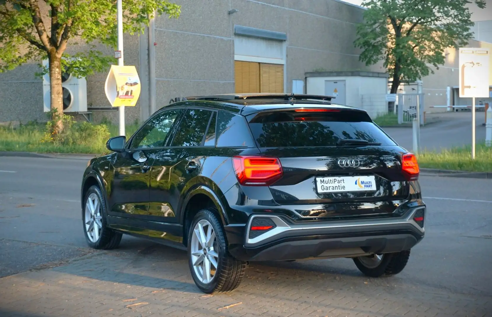 Audi Q2 35 TDI 3* S line / Pano./ Matrix-LED / 1.HD Siyah - 2
