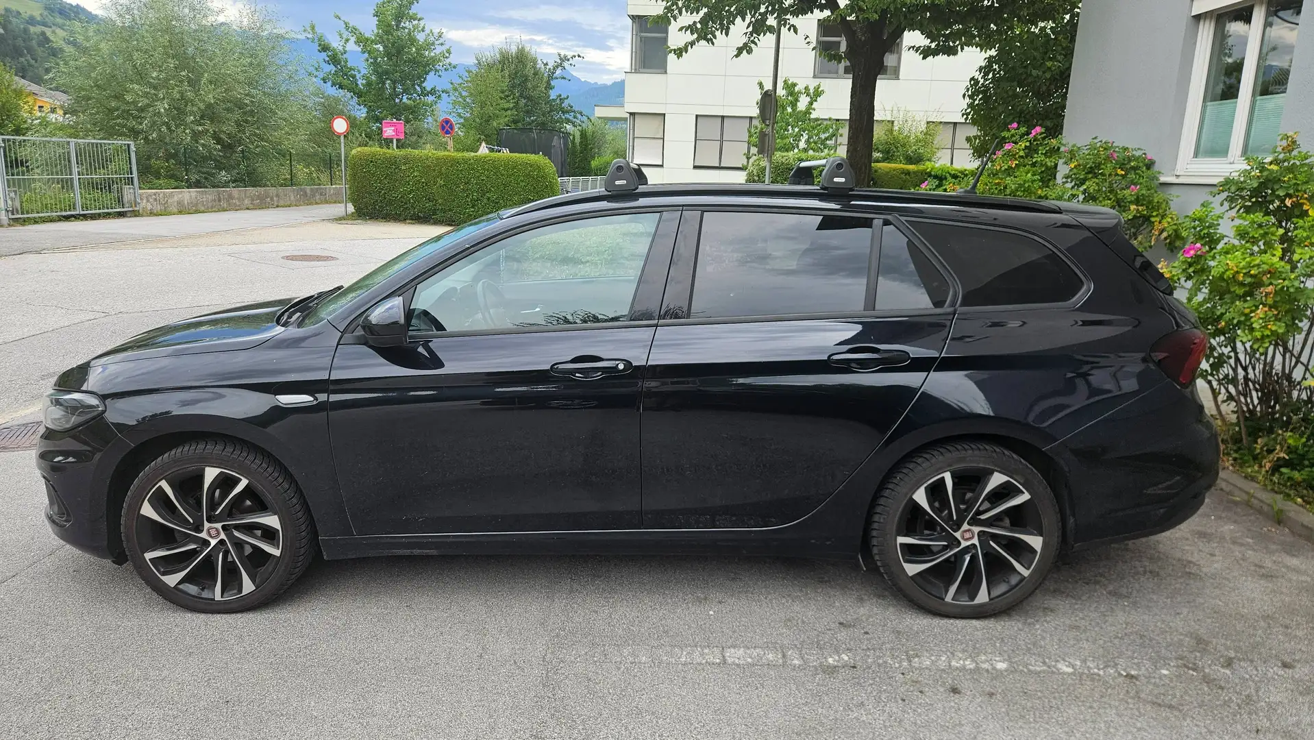 Fiat Tipo 1,6 MultiJet120 SCR DCT S-Design Schwarz - 2