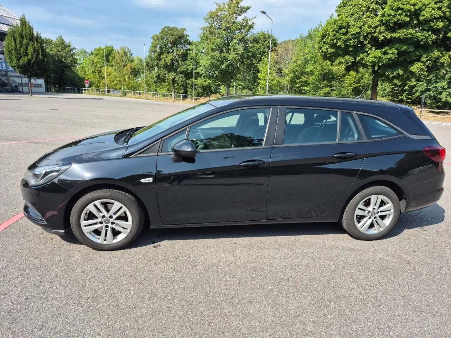 Opel Astra Opel Astra K 1.6 CDTI Automatik | 8-fach bereift Schwarz - 2