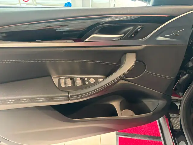 BMW X3 view 13