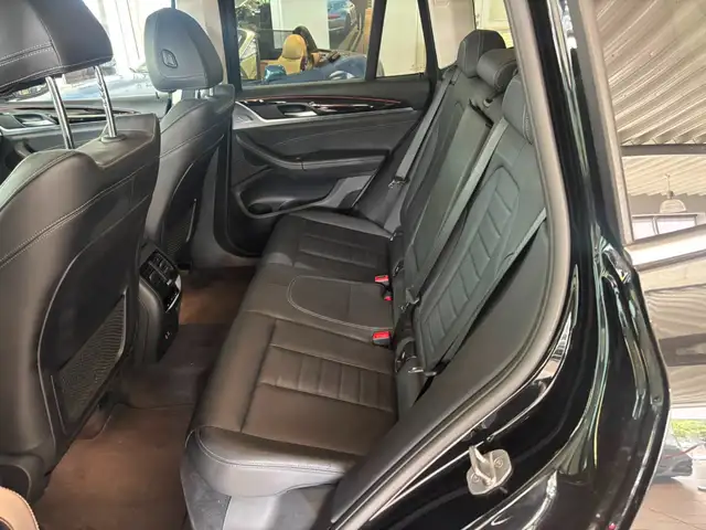BMW X3 view 18
