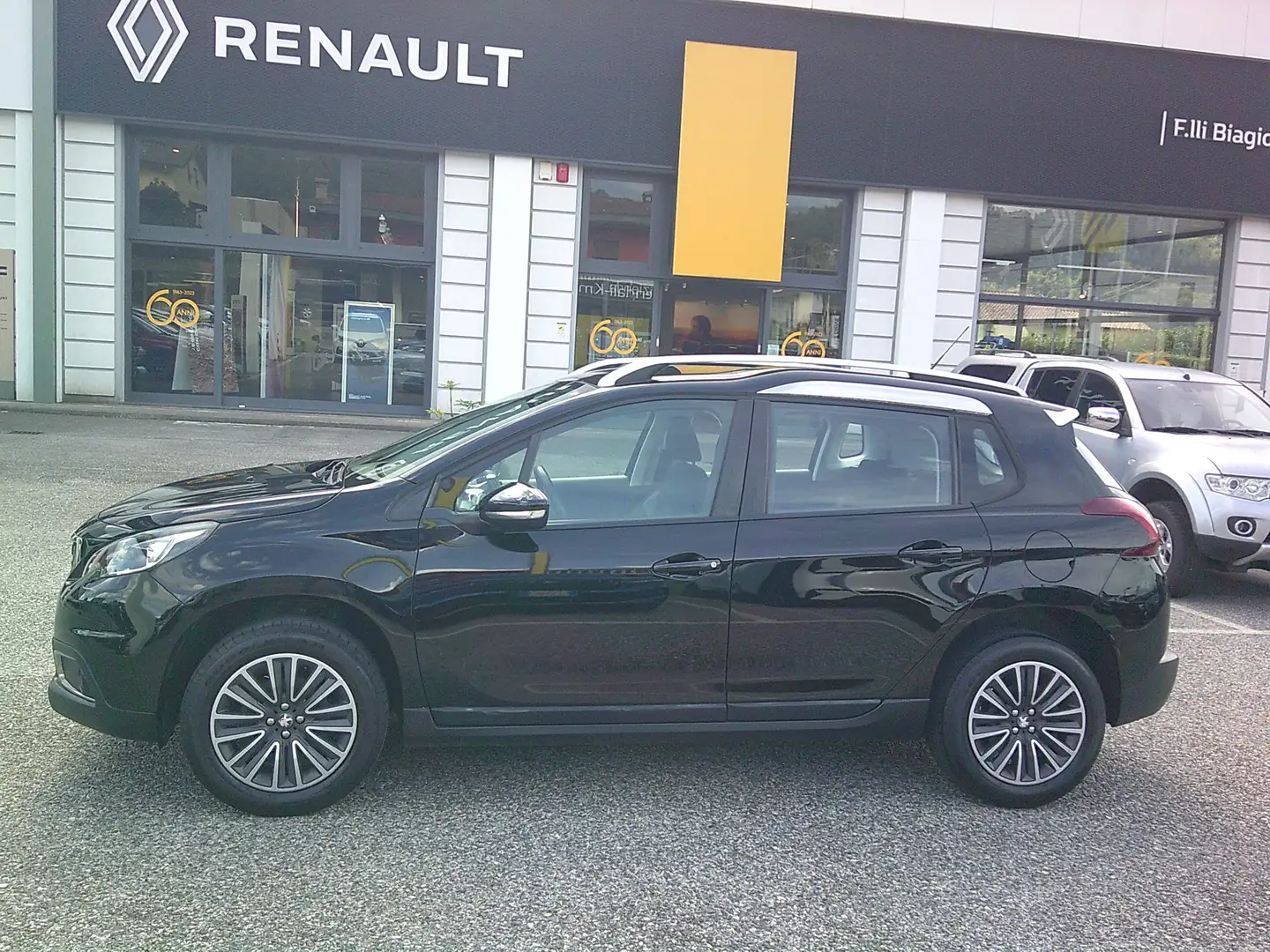 Peugeot 2008 2008 1.2 puretech Active s Schwarz - 2