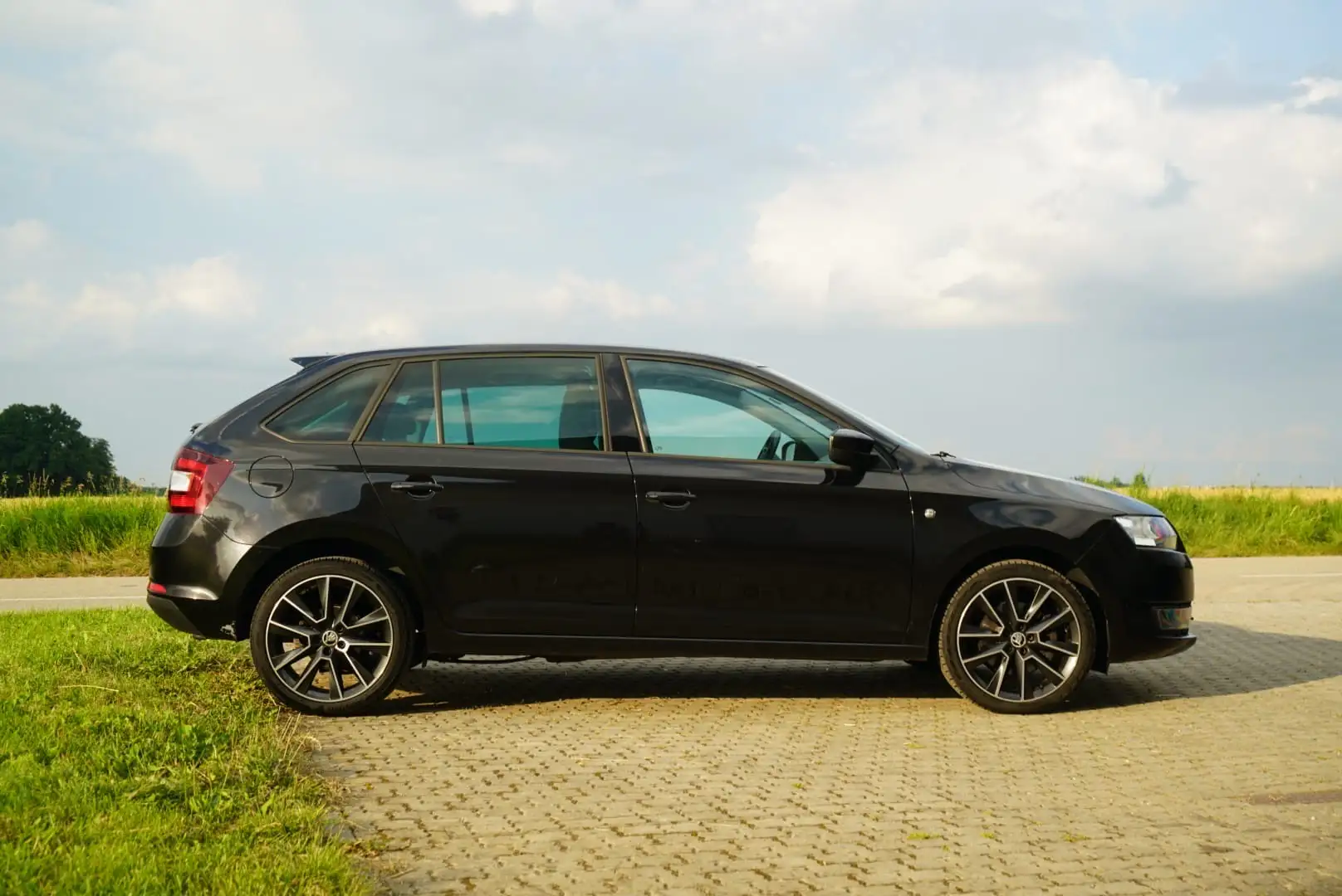 Skoda Rapid/Spaceback Style Plus Schwarz - 2