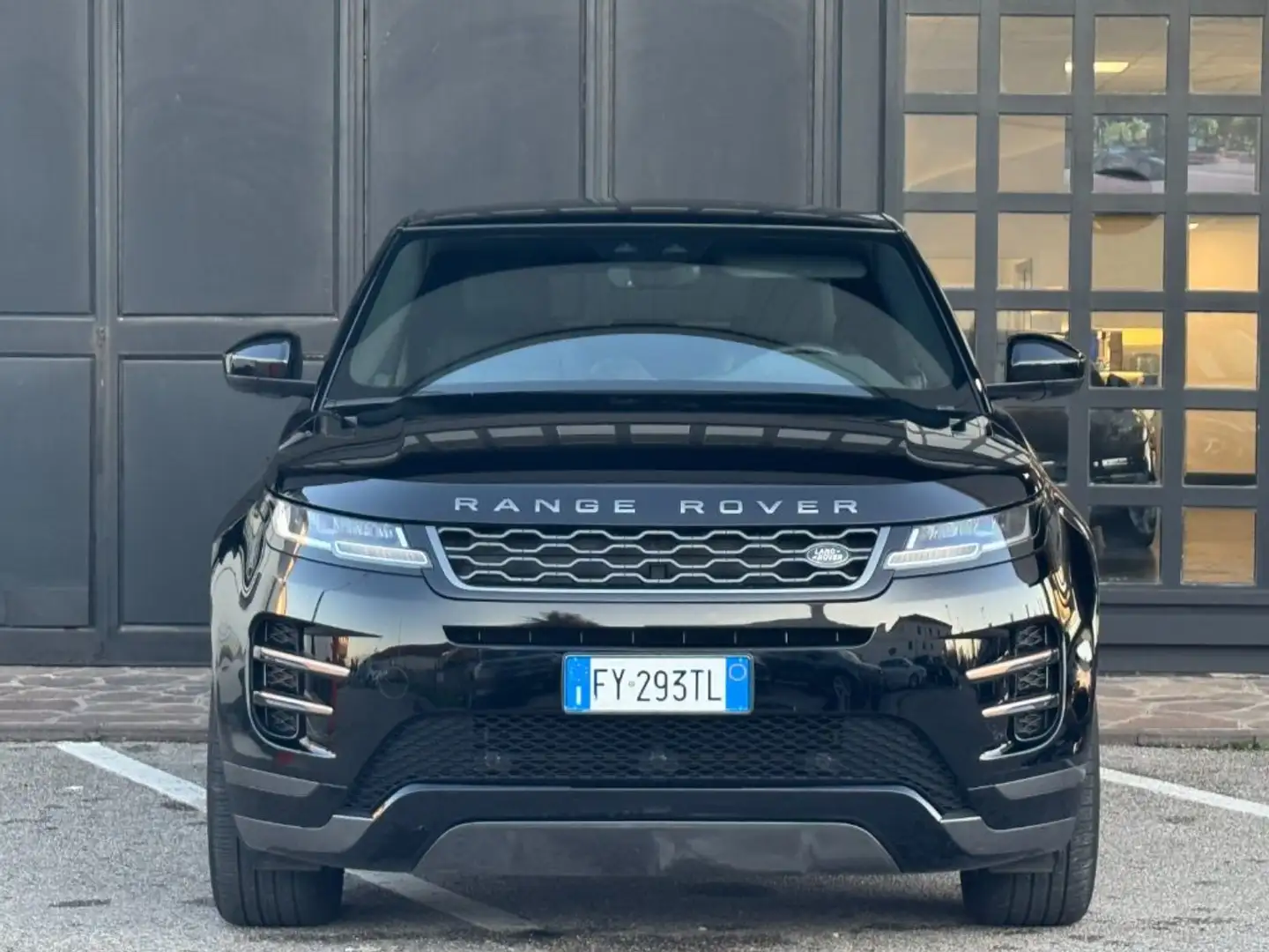Land Rover Range Rover Evoque 2.0D I4-L.Flw 150CV AWD Aut R-Dynamic HSE Fekete - 2