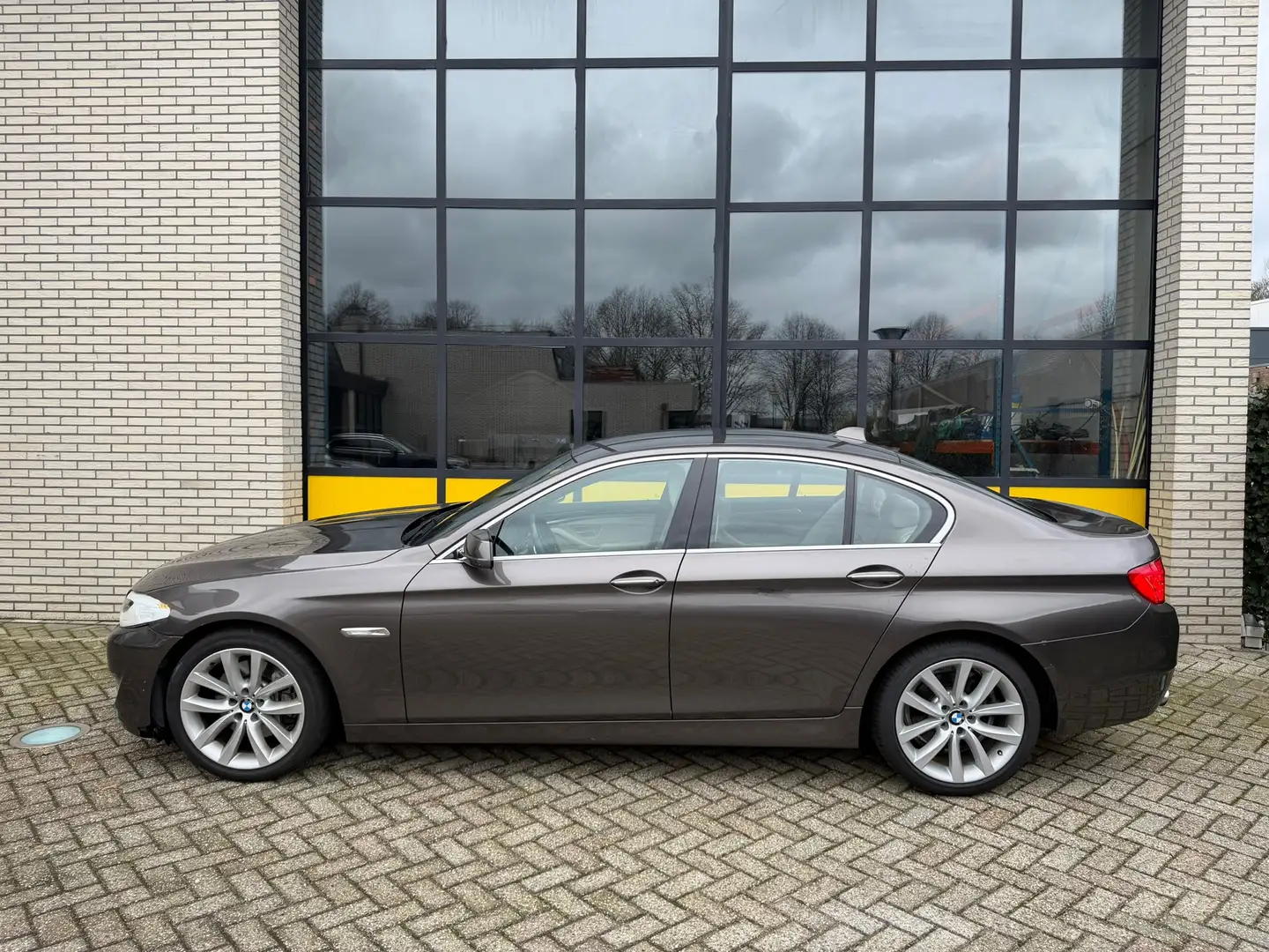 BMW 528 5-serie Dealer onderhouden 528i Upgrade Edition Xe Marrón - 2