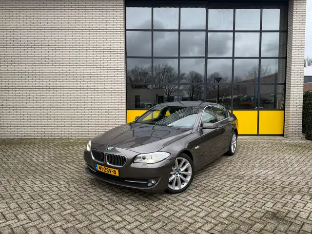 BMW 528 5-serie 528i Upgrade Edition Xenon, Leer, Navi & P