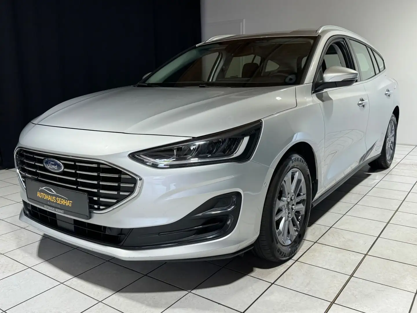 Ford Focus Turnier Titanium *CARPLAY*KAMERA*NAVI*LED* Plateado - 1