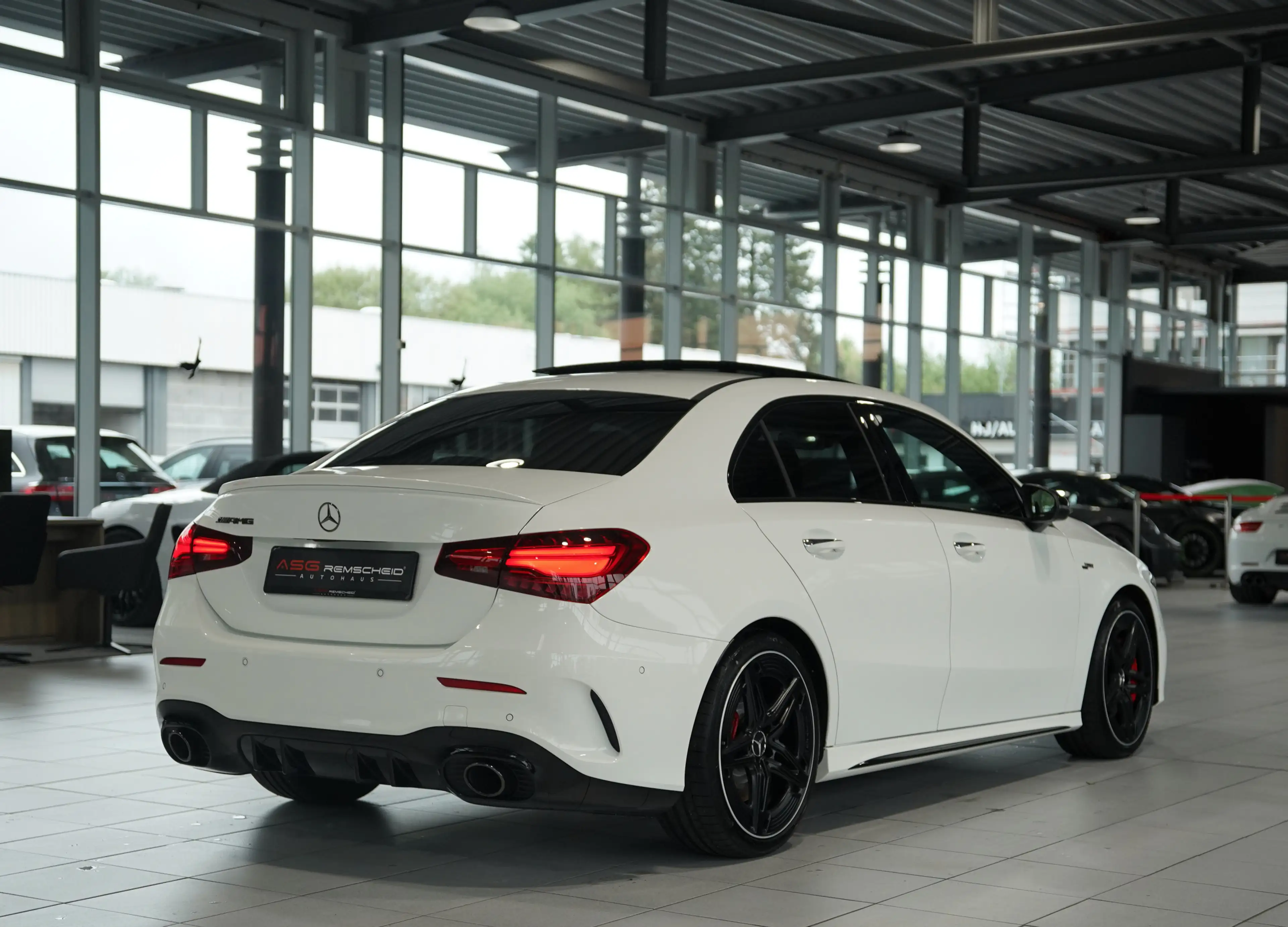 Mercedes-Benz A 35 AMG 4M Limousine *1.H *Memory *Pano *Night — photo 8