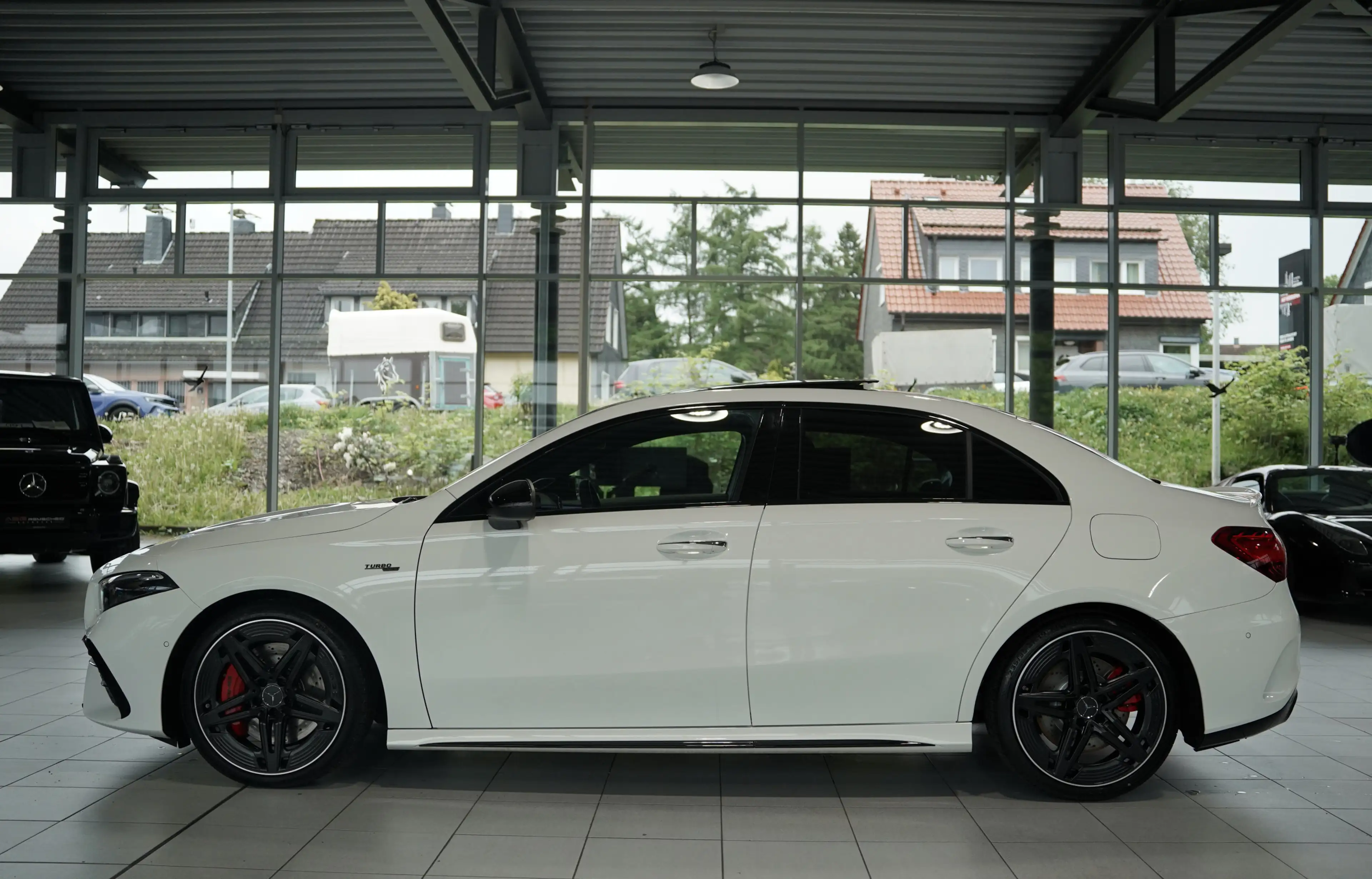 Mercedes-Benz A 35 AMG 4M Limousine *1.H *Memory *Pano *Night — photo 11