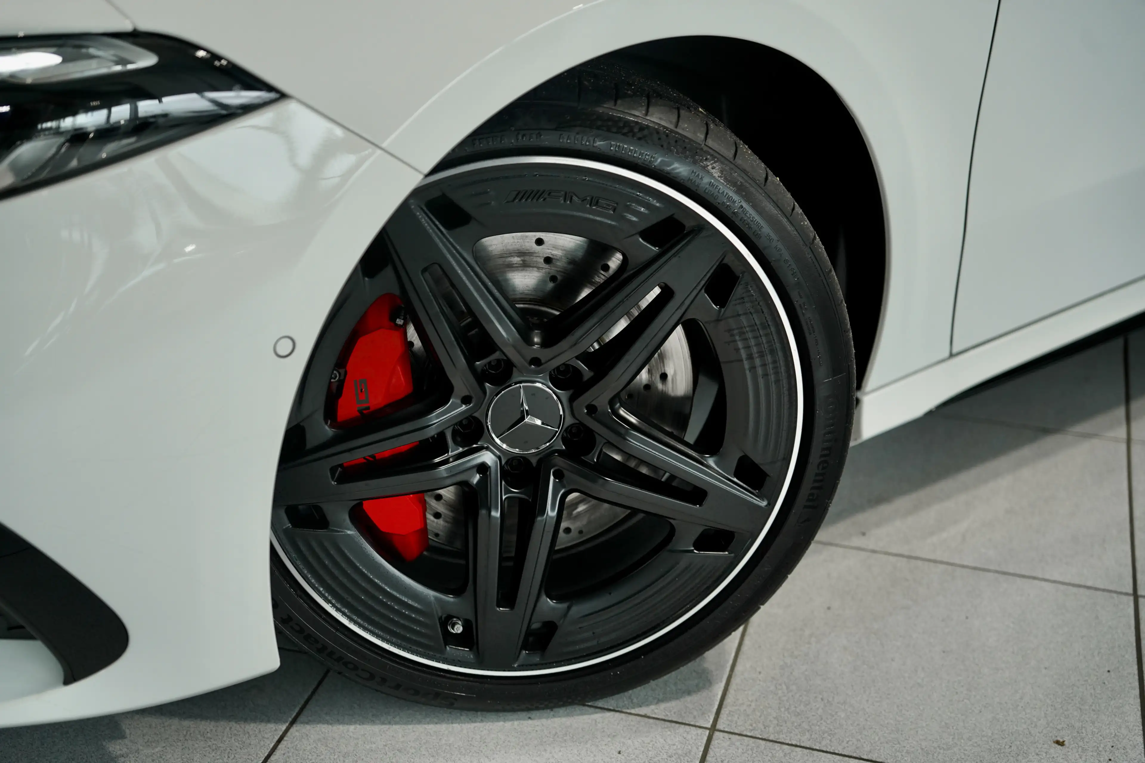 Mercedes-Benz A 35 AMG 4M Limousine *1.H *Memory *Pano *Night — photo 2