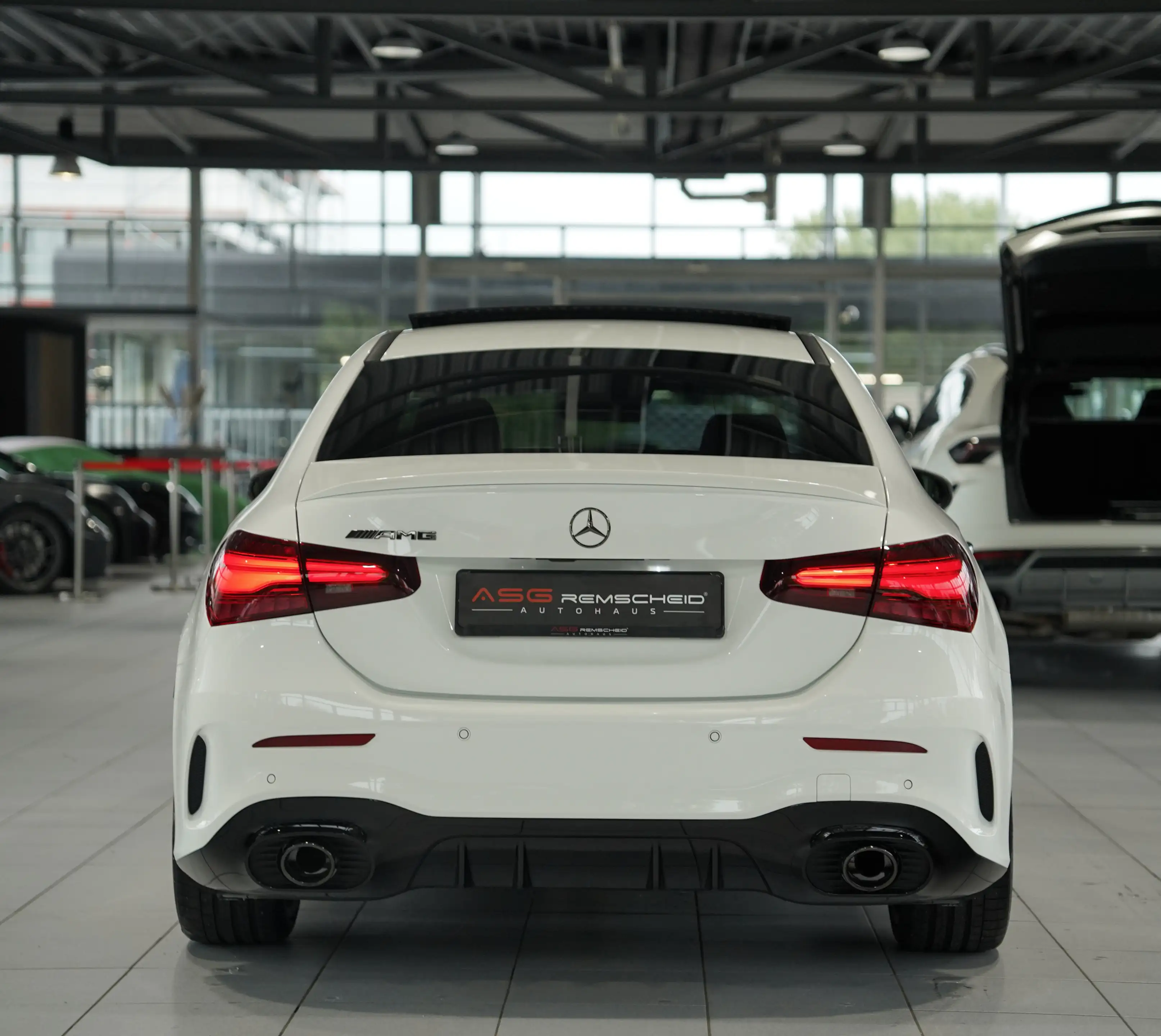 Mercedes-Benz A 35 AMG 4M Limousine *1.H *Memory *Pano *Night — photo 9