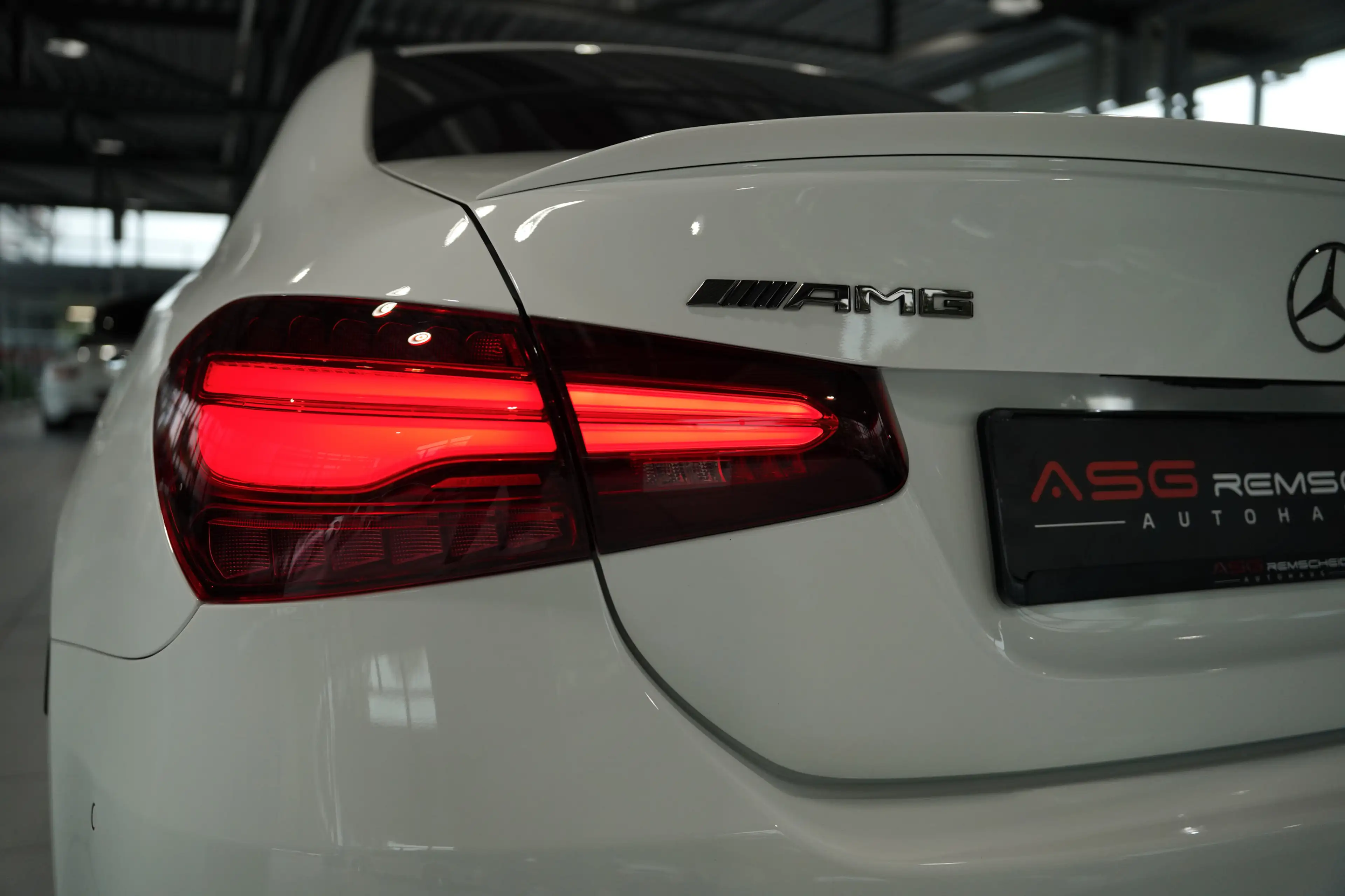 Mercedes-Benz A 35 AMG 4M Limousine *1.H *Memory *Pano *Night — photo 12