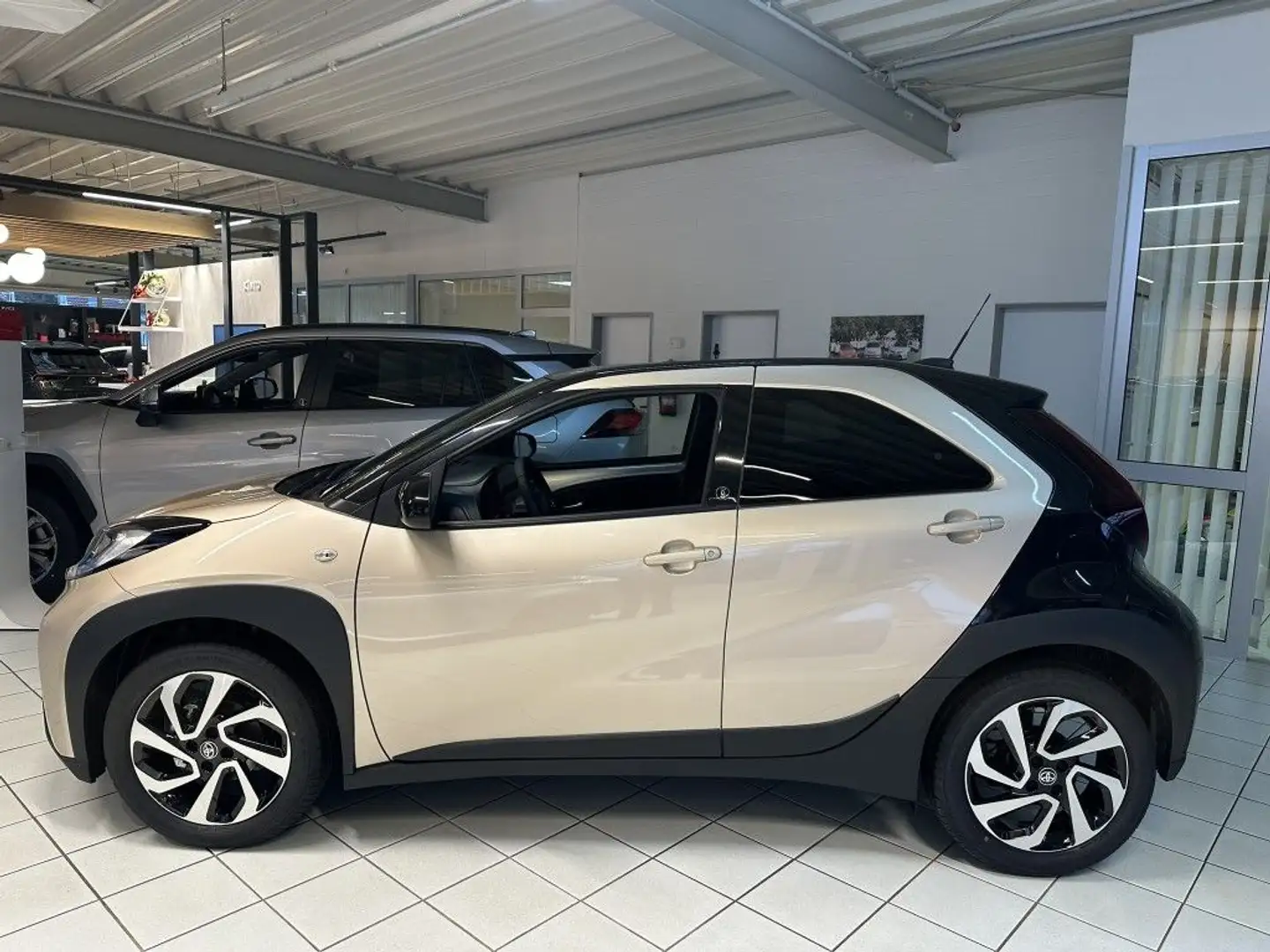 Toyota Aygo X Team D Beige - 2