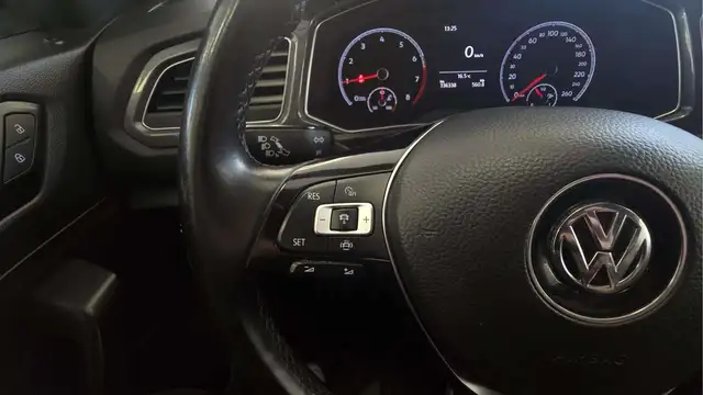 Volkswagen T-Roc view 15
