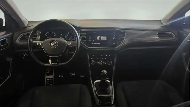 Volkswagen T-Roc view 13