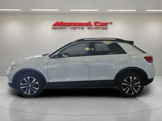 Volkswagen T-Roc view 3