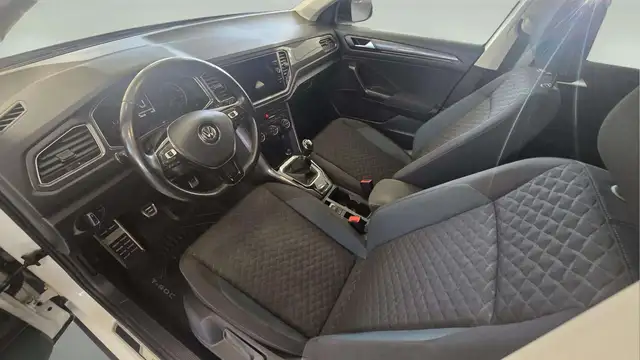 Volkswagen T-Roc view 12