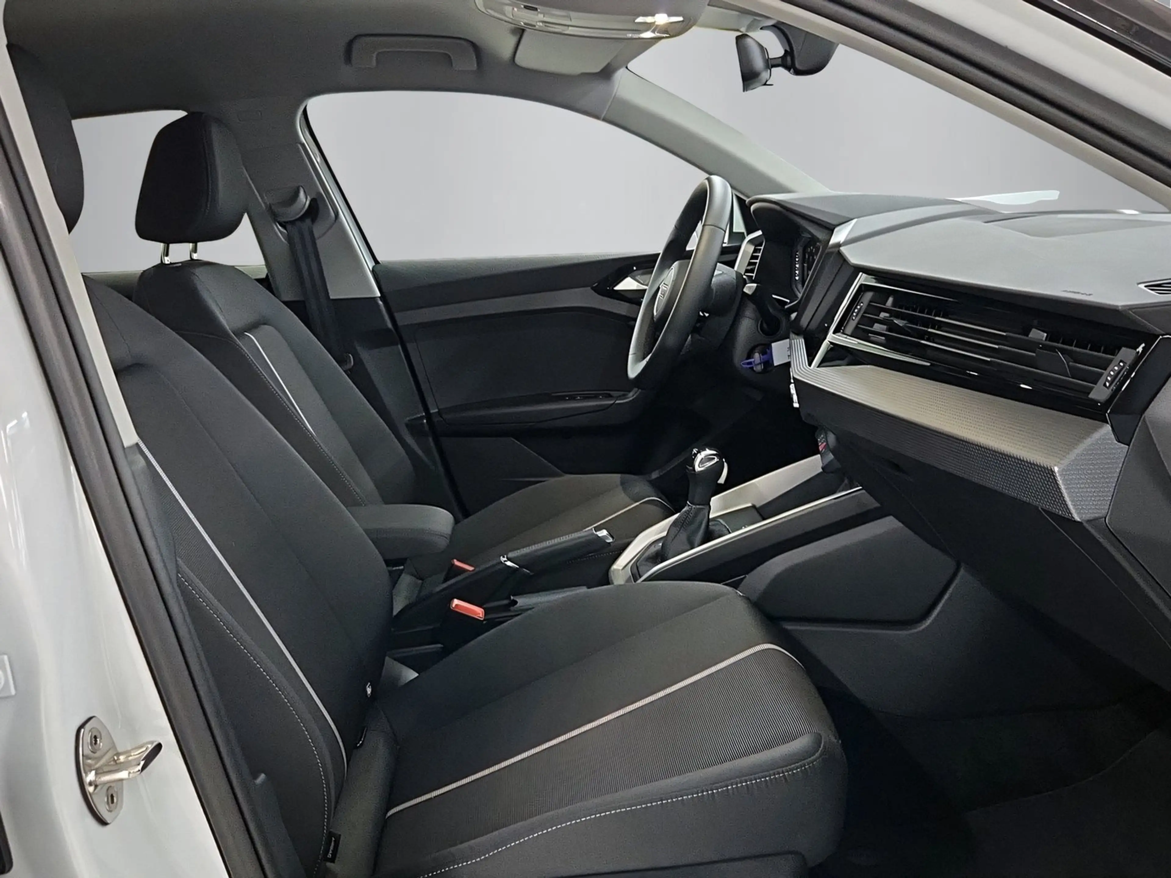 Audi A1 30 TFSI intense — photo 11