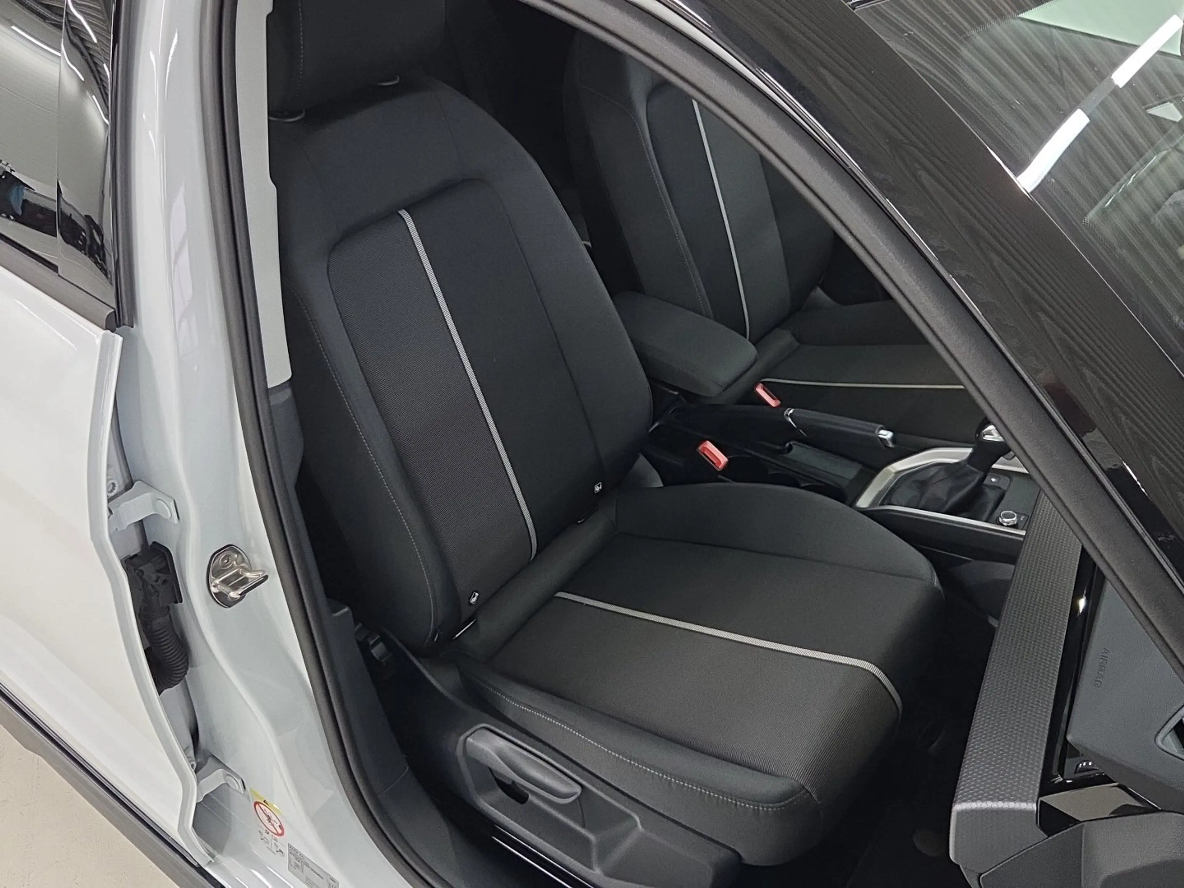 Audi A1 30 TFSI intense — photo 13