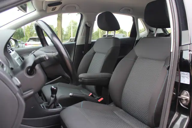 Volkswagen Polo view 4