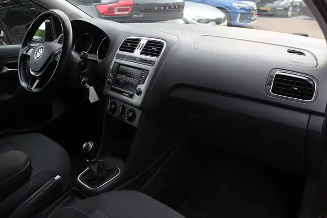 Volkswagen Polo view 8