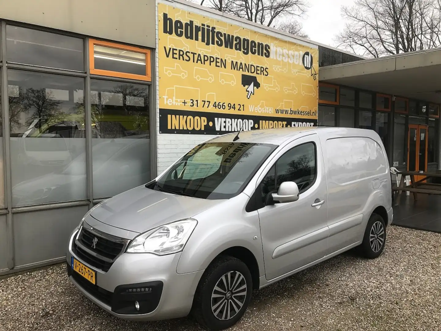 Peugeot Partner 1.6 HDi 75 Euro 6 L1H1 3-Pers. Airco Cruise Navi P Argent - 1