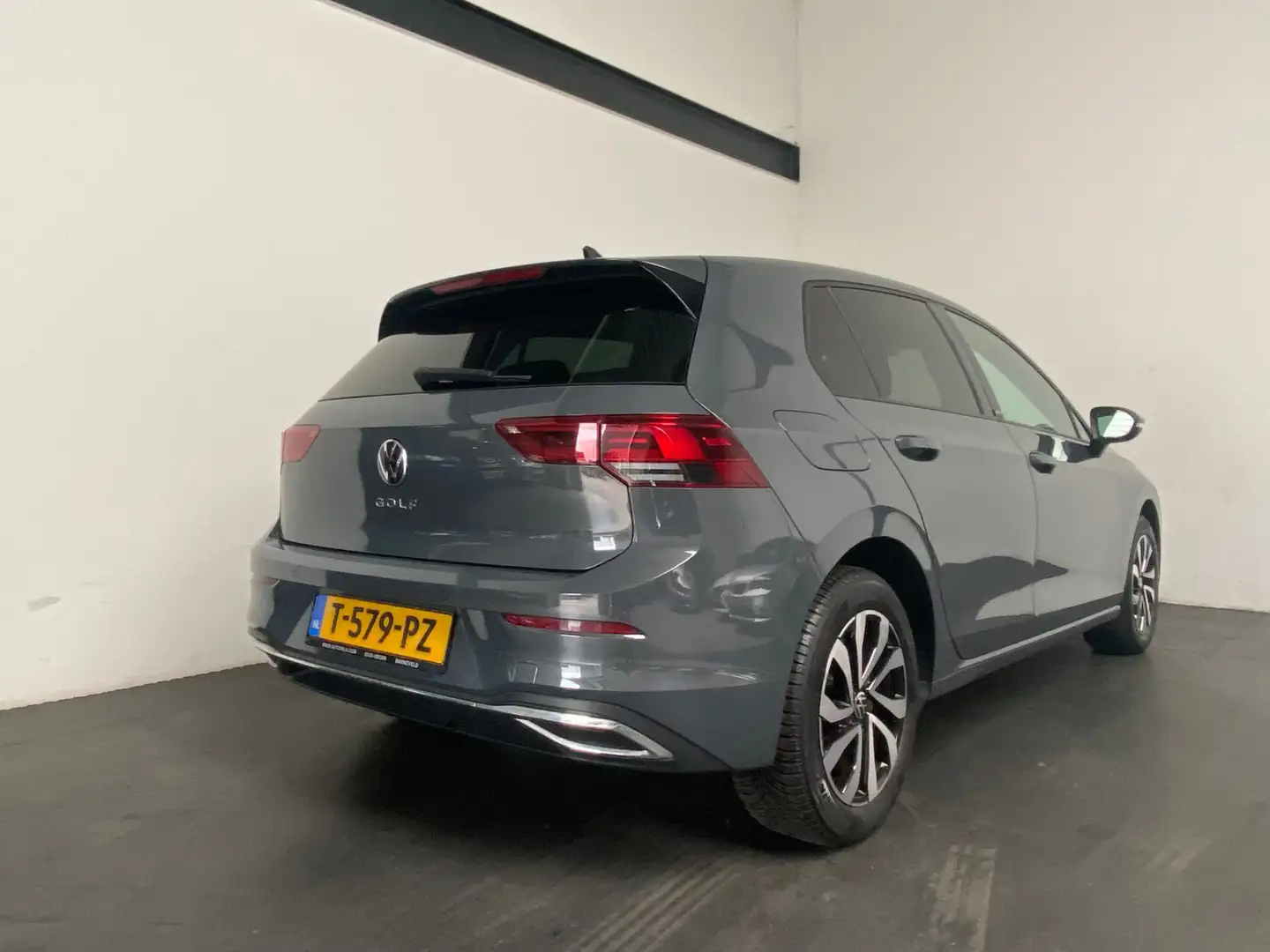 Volkswagen Golf 1.0 TSI Life Grey - 2