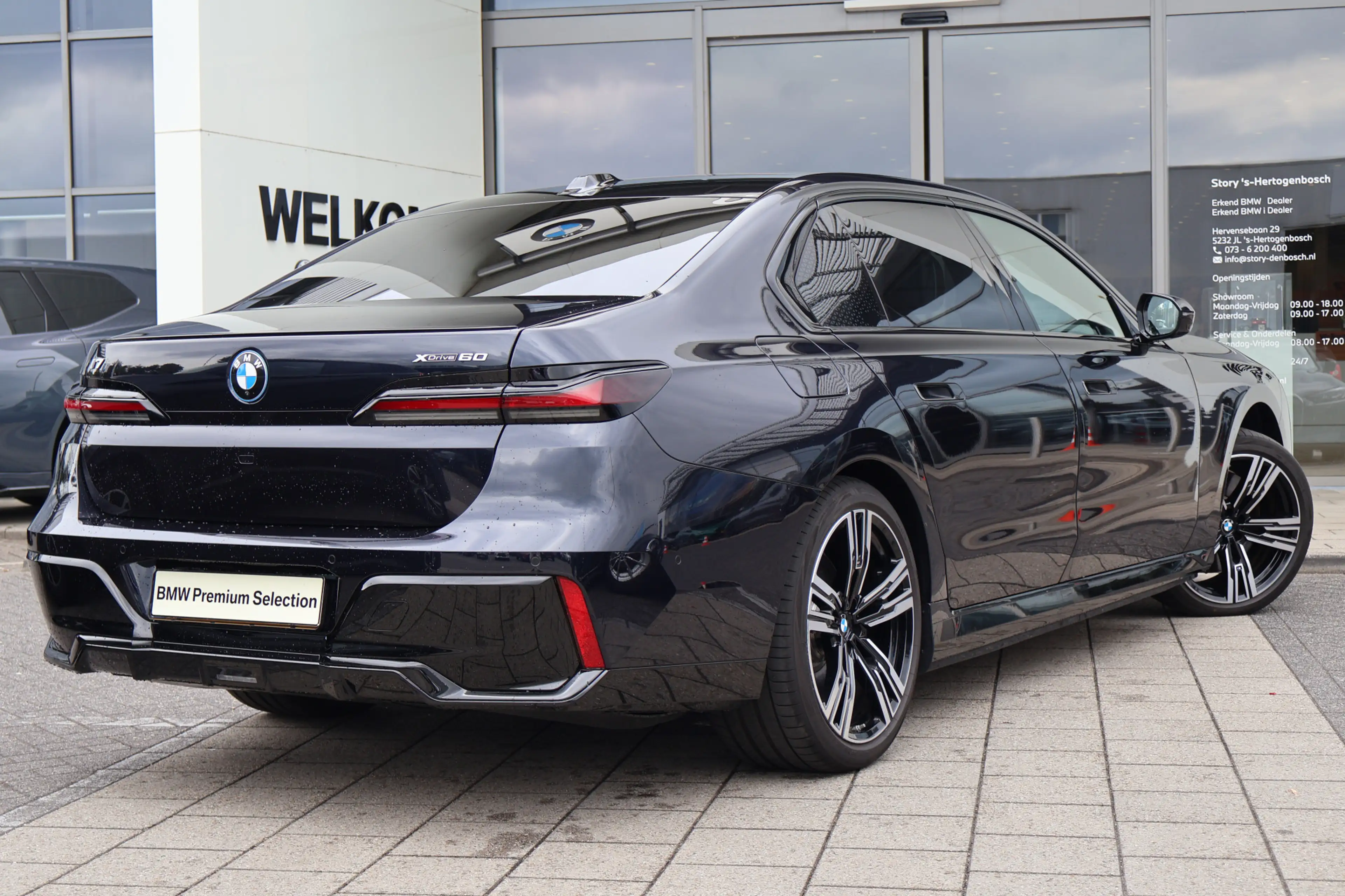 BMW i7 xDrive60 M Sport / Panoramadak Sky Lounge / Trekha — photo 12