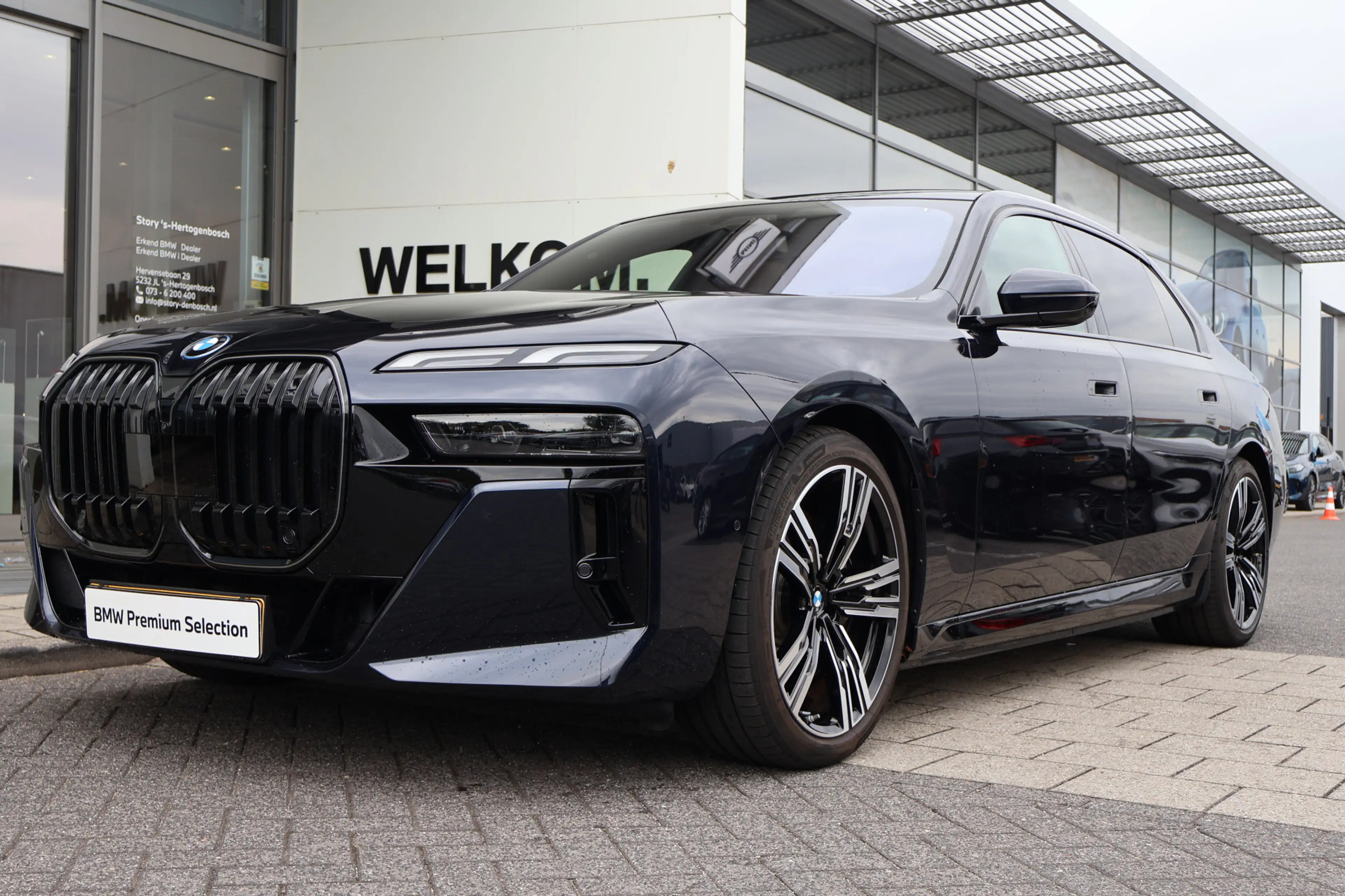 BMW i7 xDrive60 M Sport / Panoramadak Sky Lounge / Trekha — photo 5