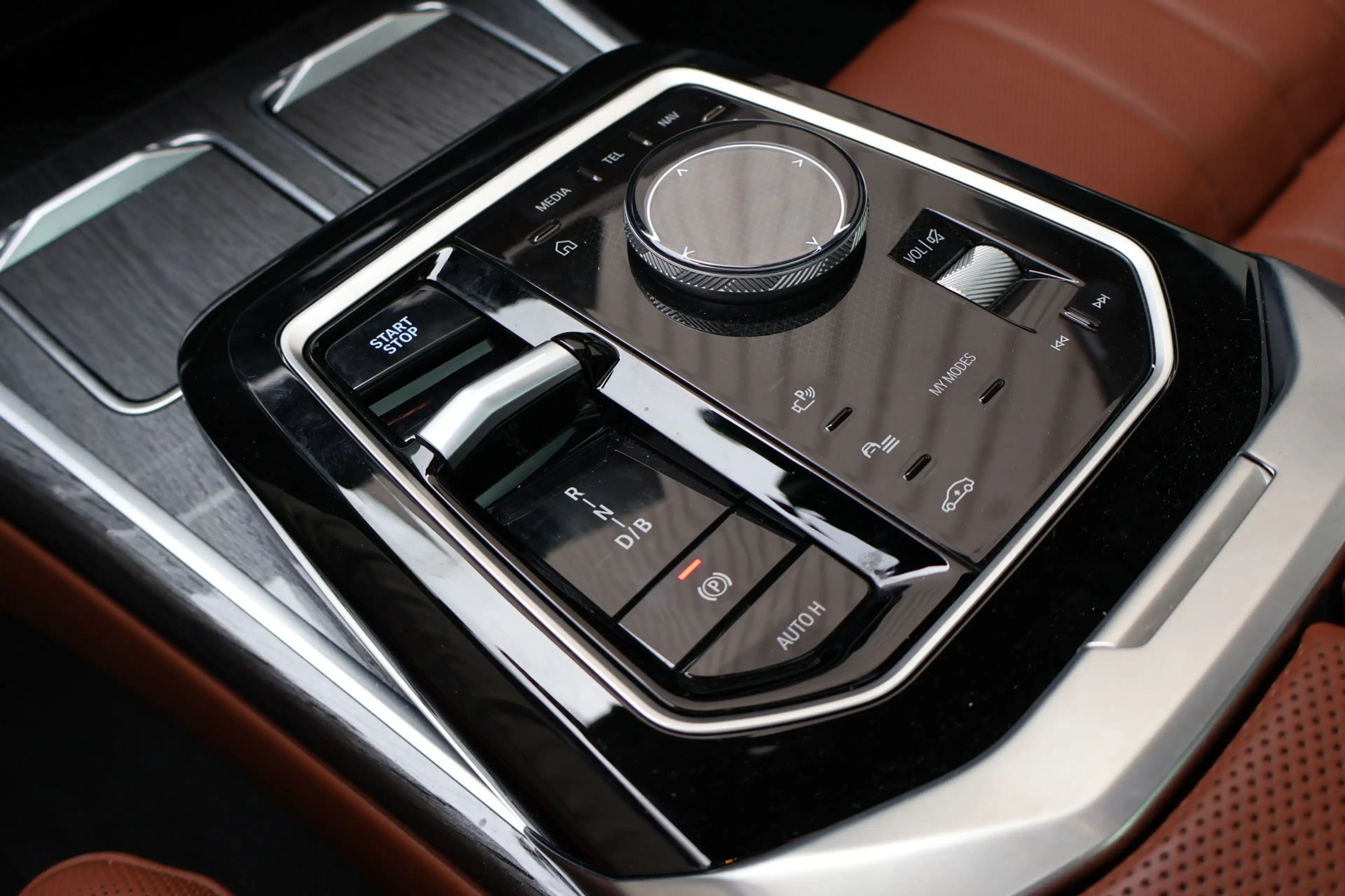 BMW i7 xDrive60 M Sport / Panoramadak Sky Lounge / Trekha — photo 14