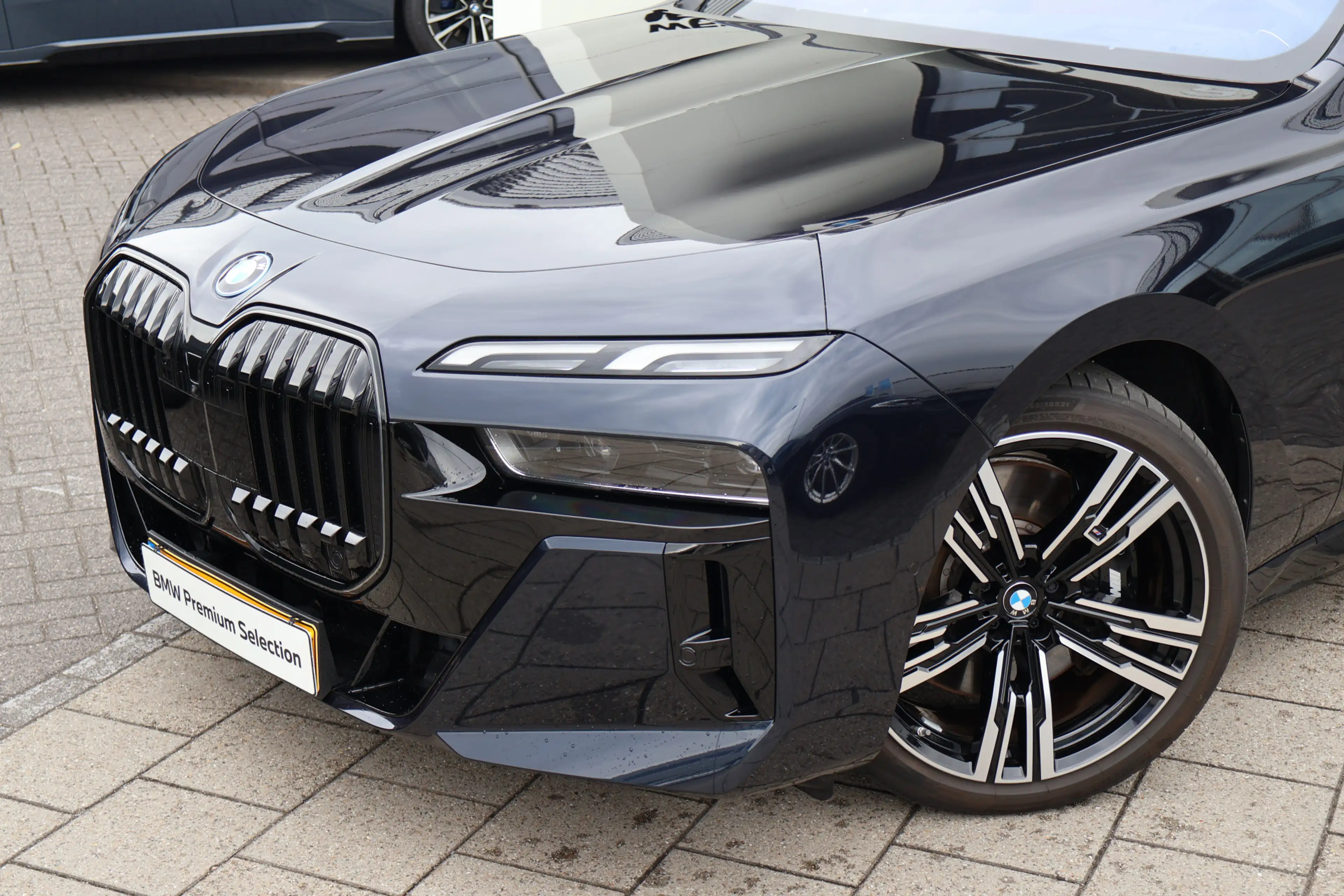 BMW i7 xDrive60 M Sport / Panoramadak Sky Lounge / Trekha — photo 2