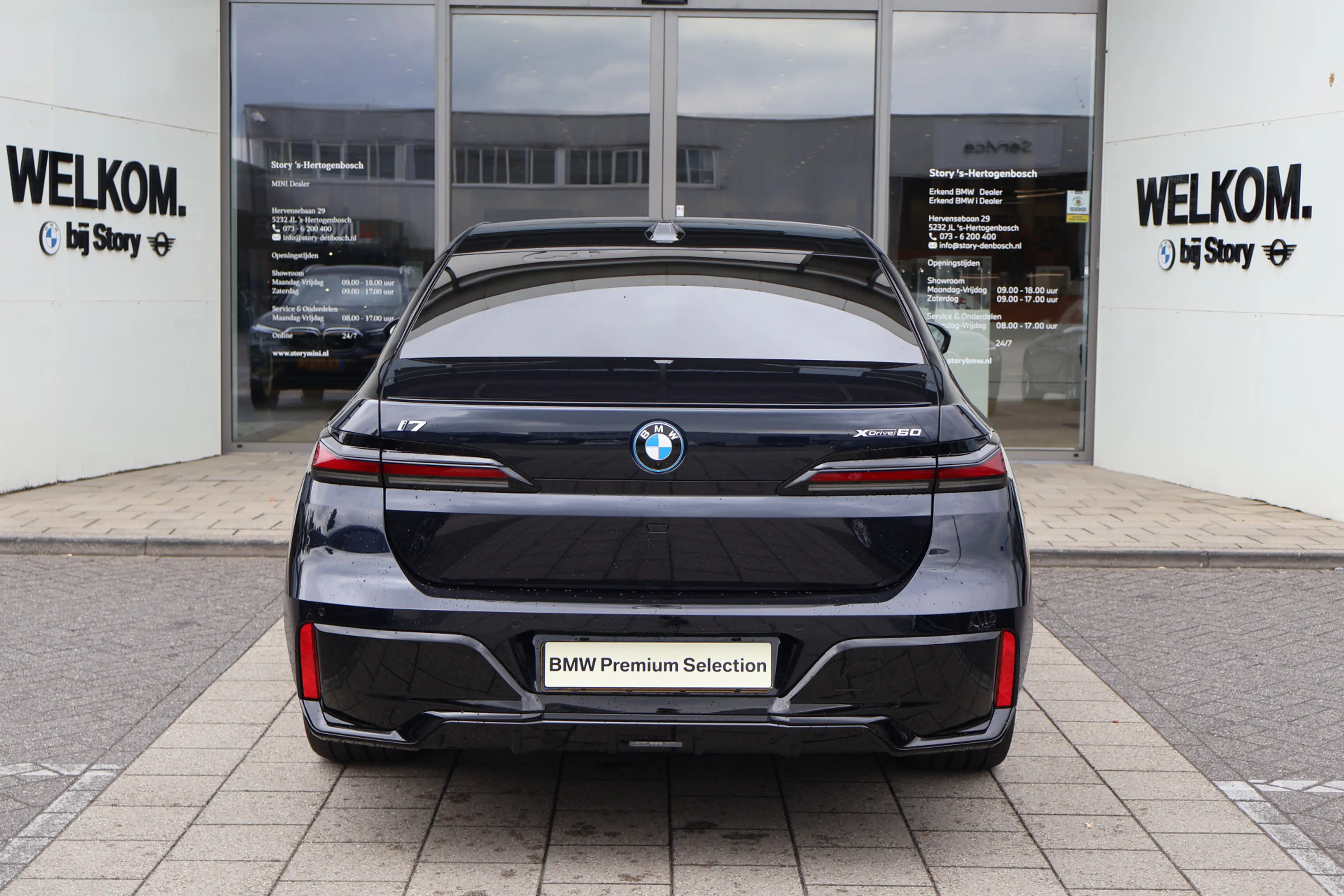BMW i7 xDrive60 M Sport / Panoramadak Sky Lounge / Trekha — photo 11
