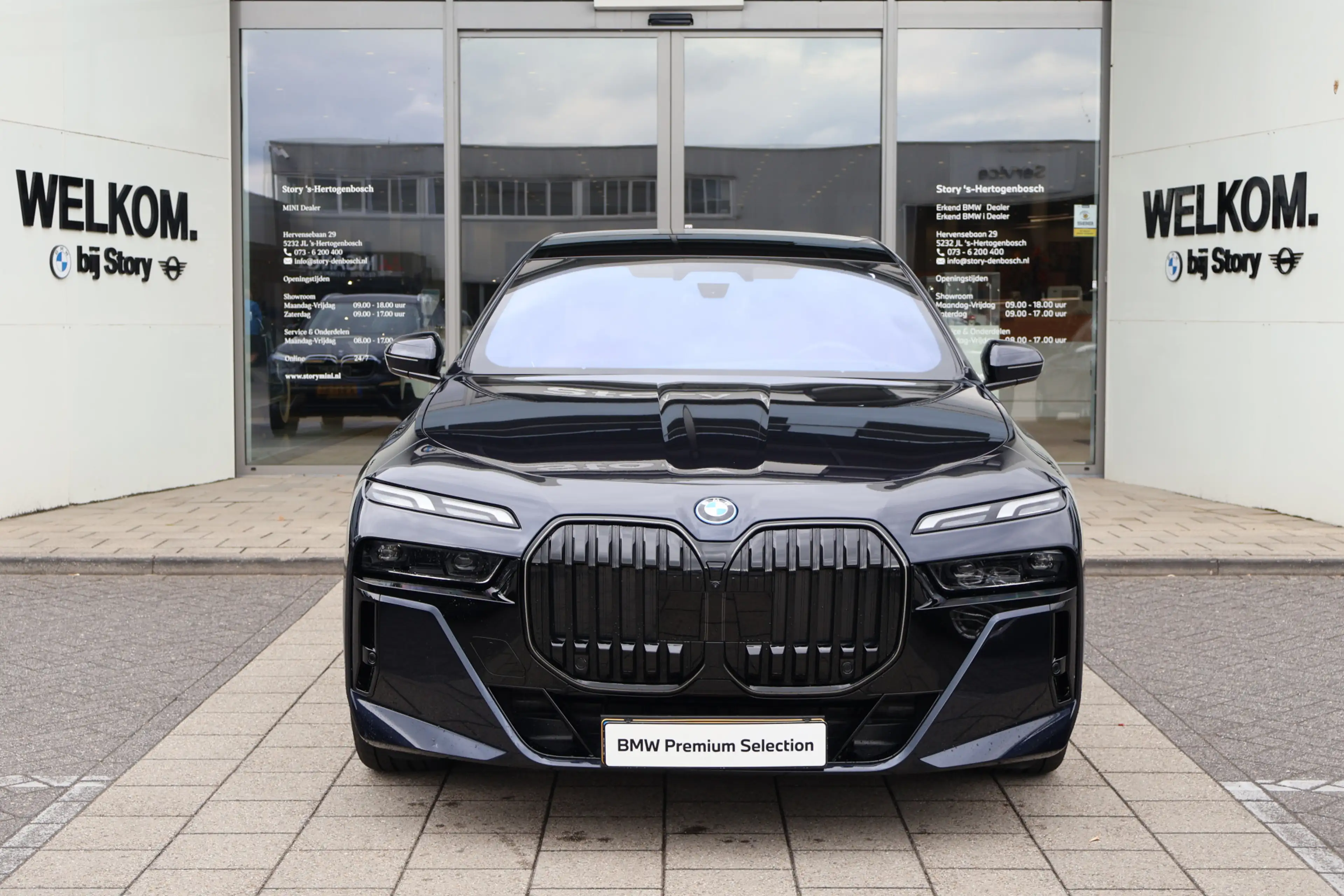 BMW i7 xDrive60 M Sport / Panoramadak Sky Lounge / Trekha — photo 3