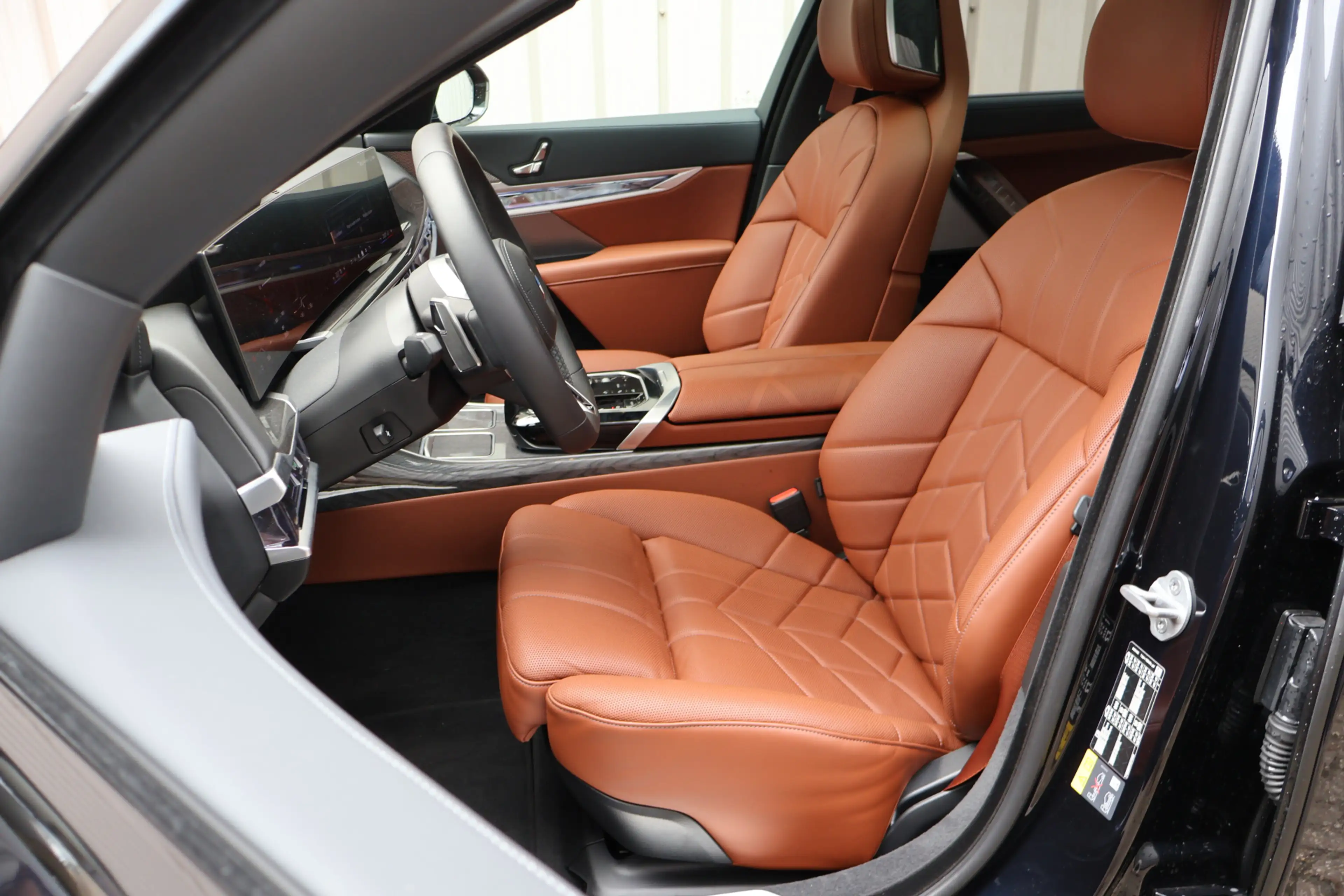 BMW i7 xDrive60 M Sport / Panoramadak Sky Lounge / Trekha — photo 4