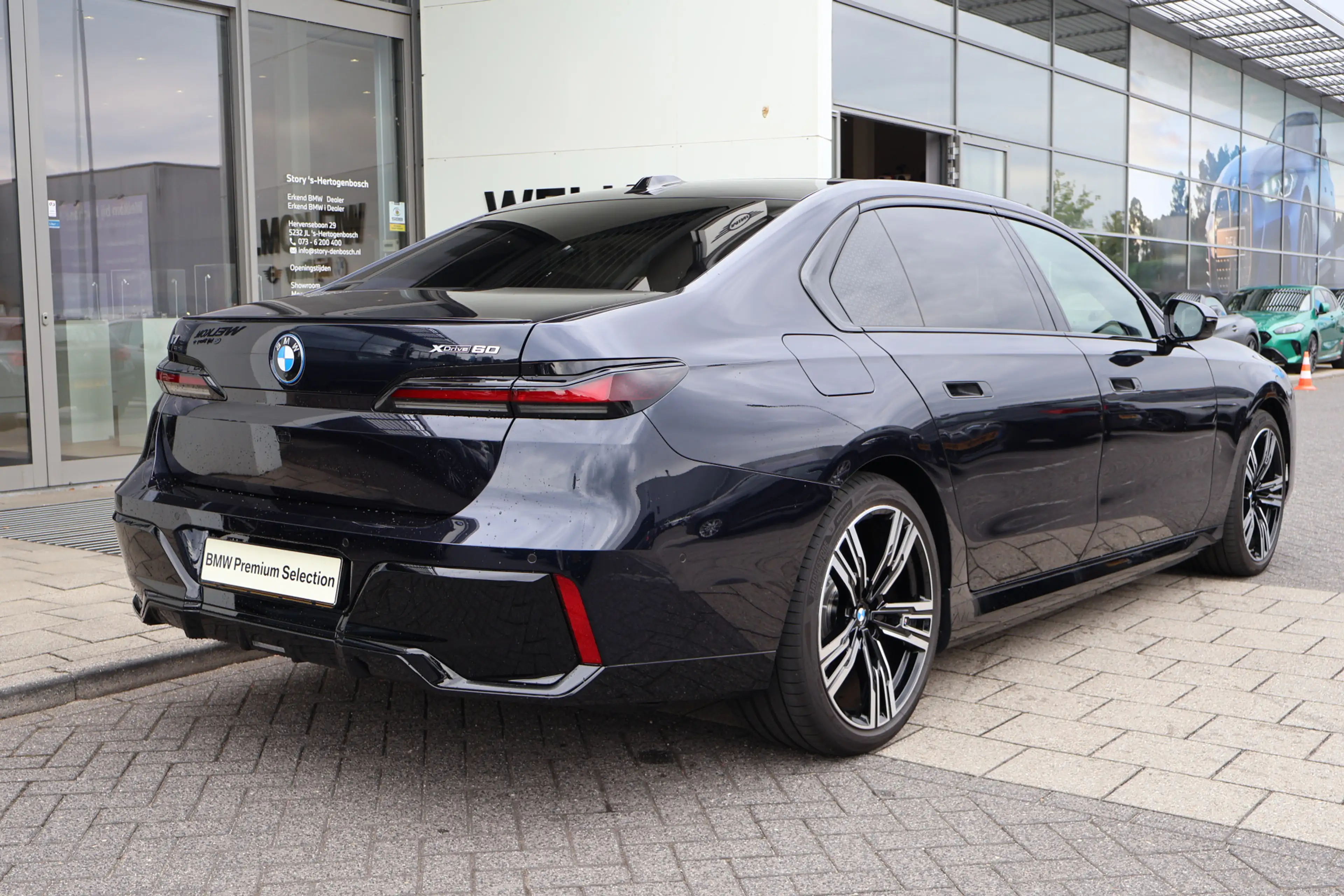 BMW i7 xDrive60 M Sport / Panoramadak Sky Lounge / Trekha — photo 9