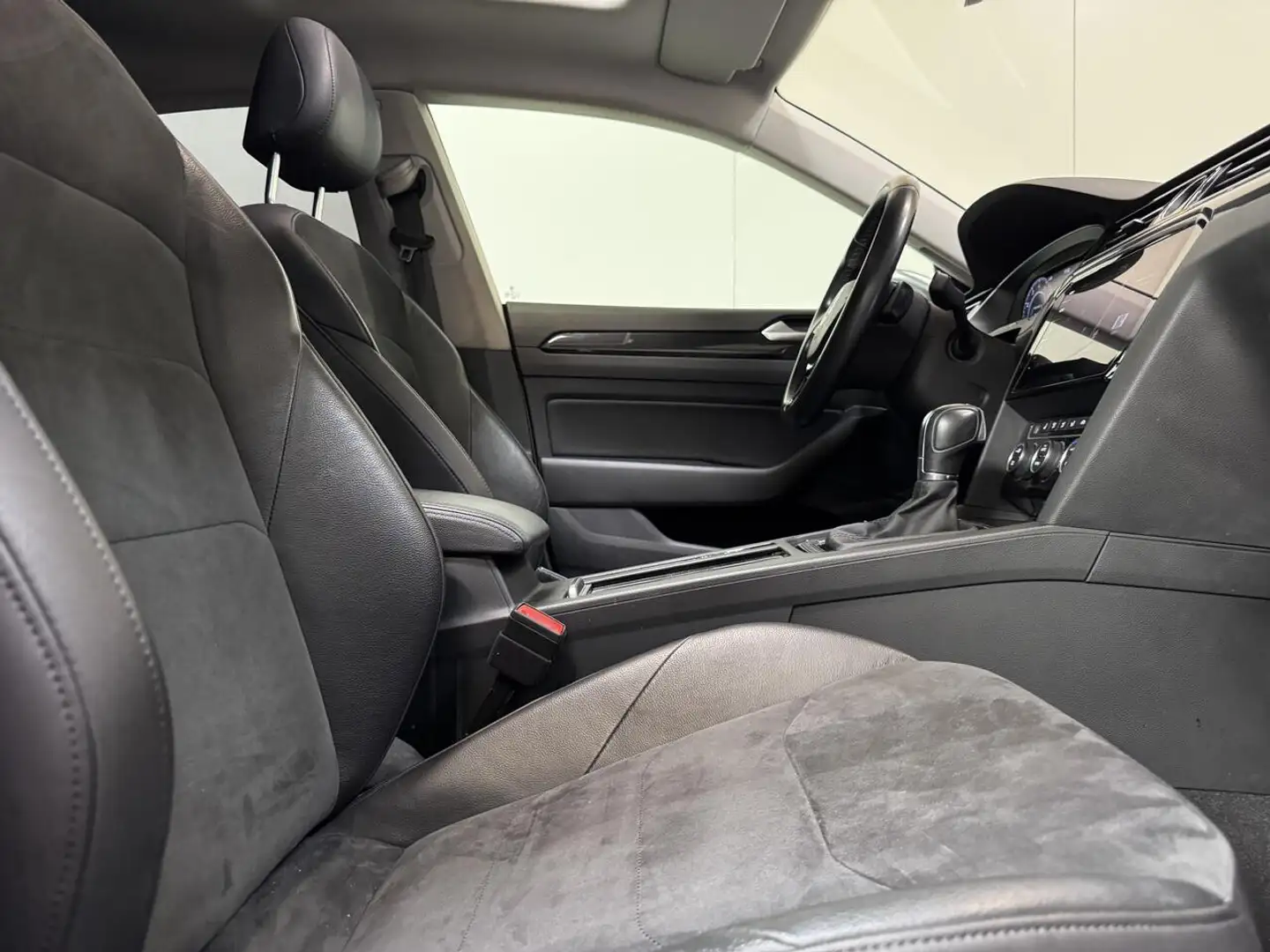 Volkswagen Arteon 1.5 Benzine Autom. - Apple CarPlay - PANO- Tops... Silber - 2