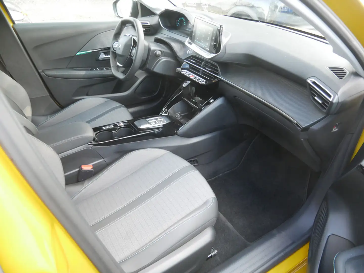 Peugeot e-208 Allure 136 KLIMA PDC SITZHEIZUNG LED Gelb - 2