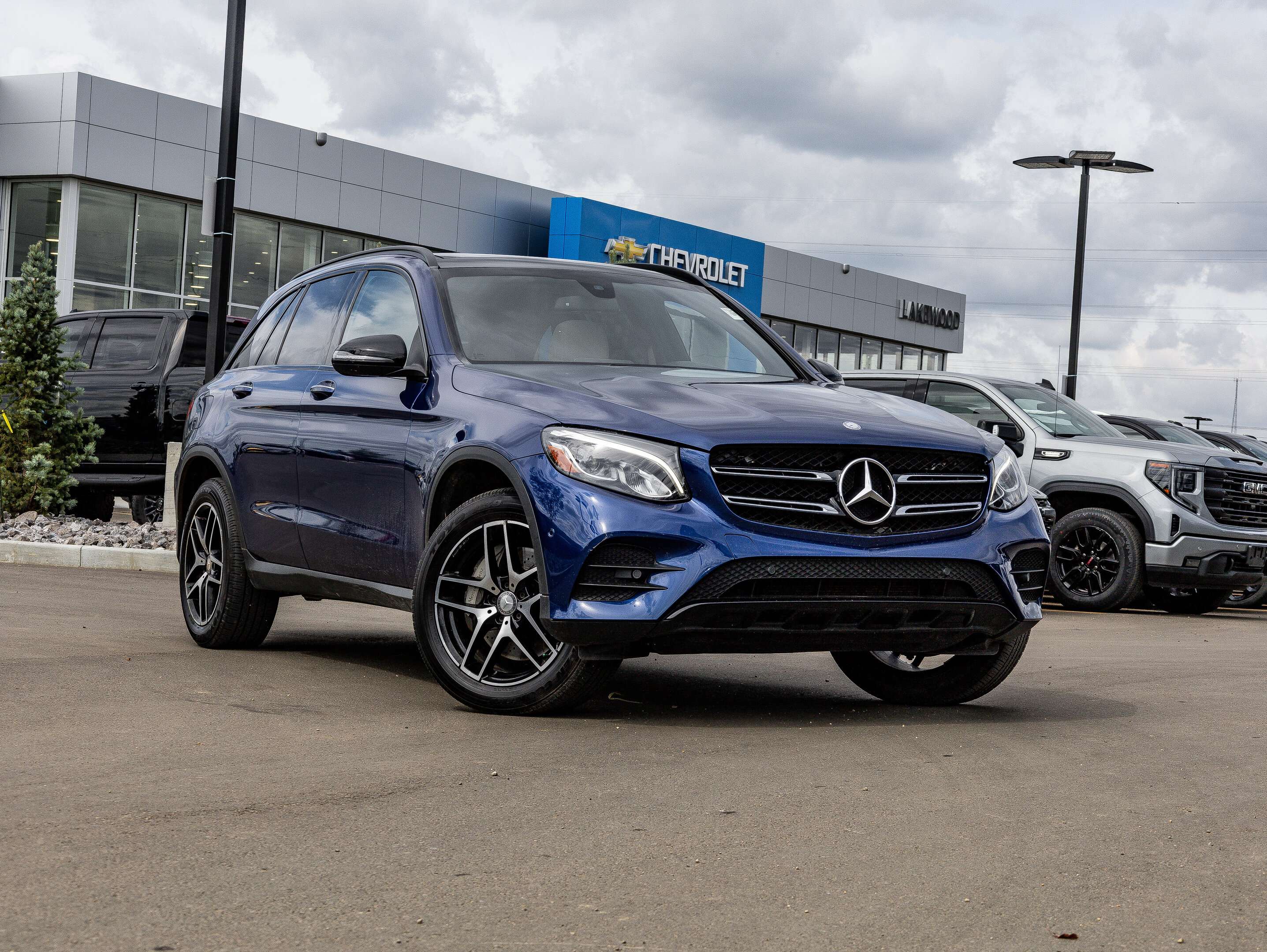 2017 Mercedes-Benz GLC GLC 300 4Matic 2.0T | Panoramic Sunroof — снимка 1